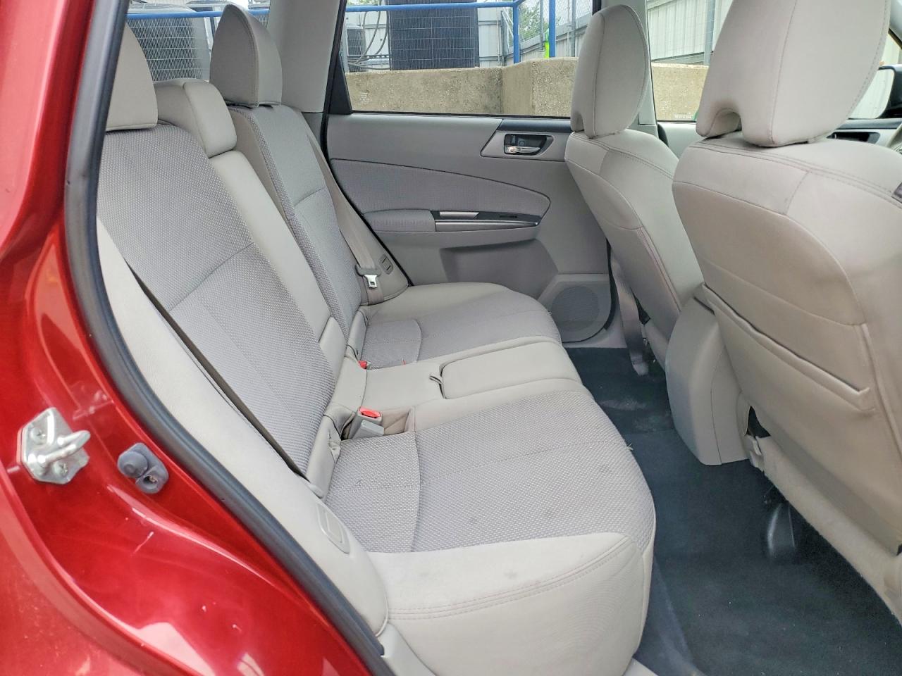 2012 Subaru Forester 2.5x Premium Burgundy vin: JF2SHBDC2CH440116