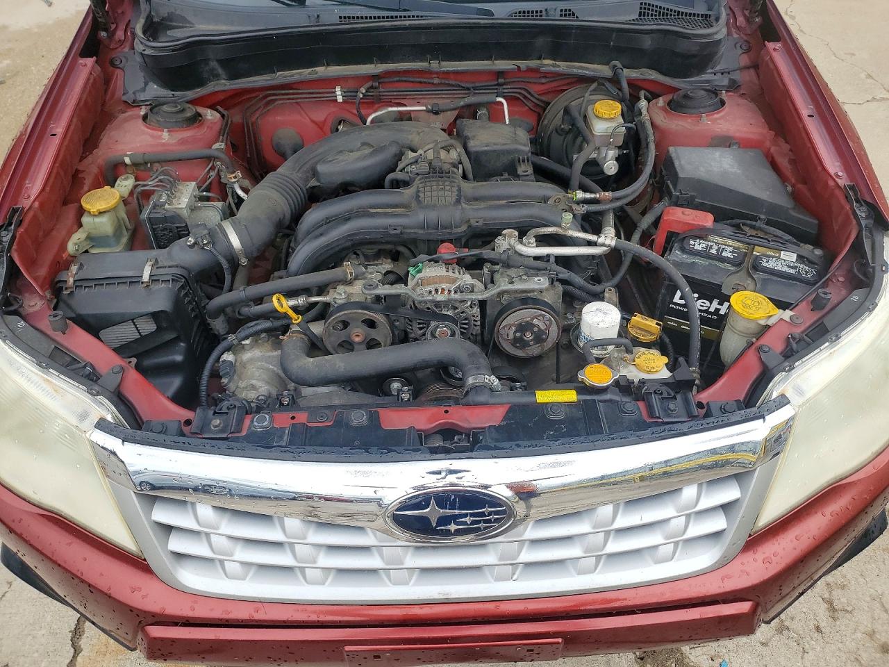 2012 Subaru Forester 2.5x Premium Burgundy vin: JF2SHBDC2CH440116