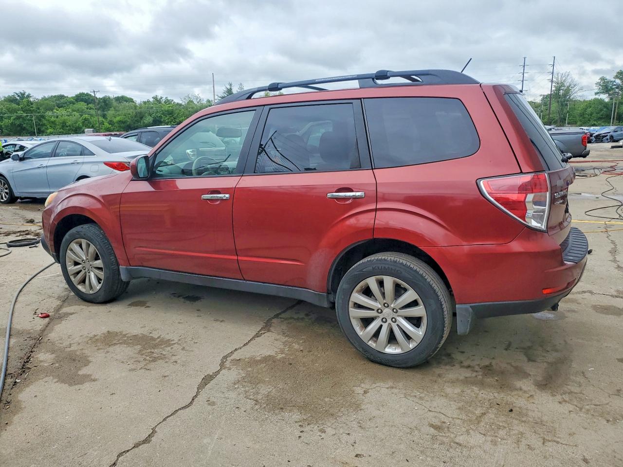 2012 Subaru Forester 2.5x Premium Burgundy vin: JF2SHBDC2CH440116