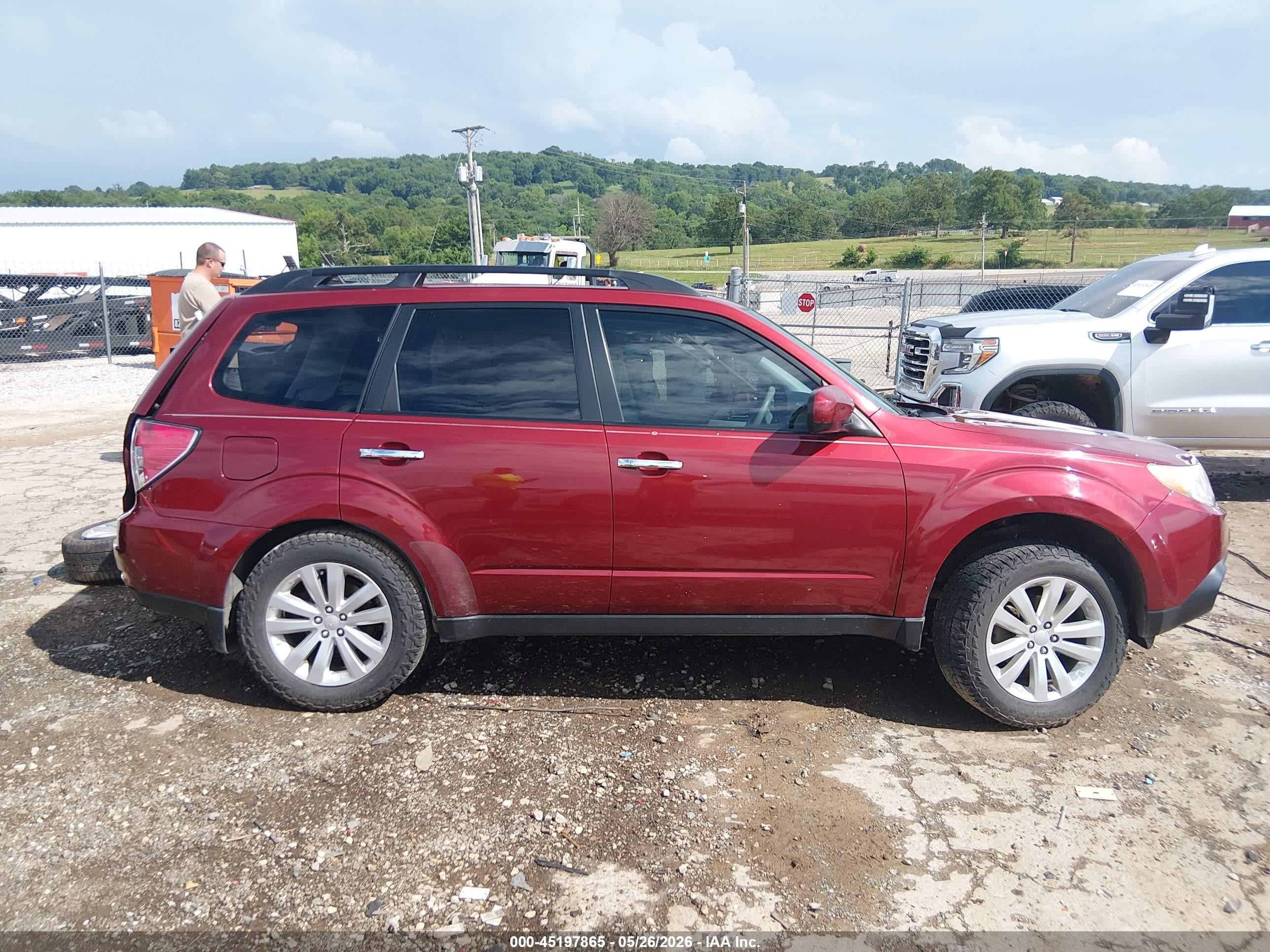 2012 Subaru Forester 2.5x Premium Red vin: JF2SHBDC2CH460611