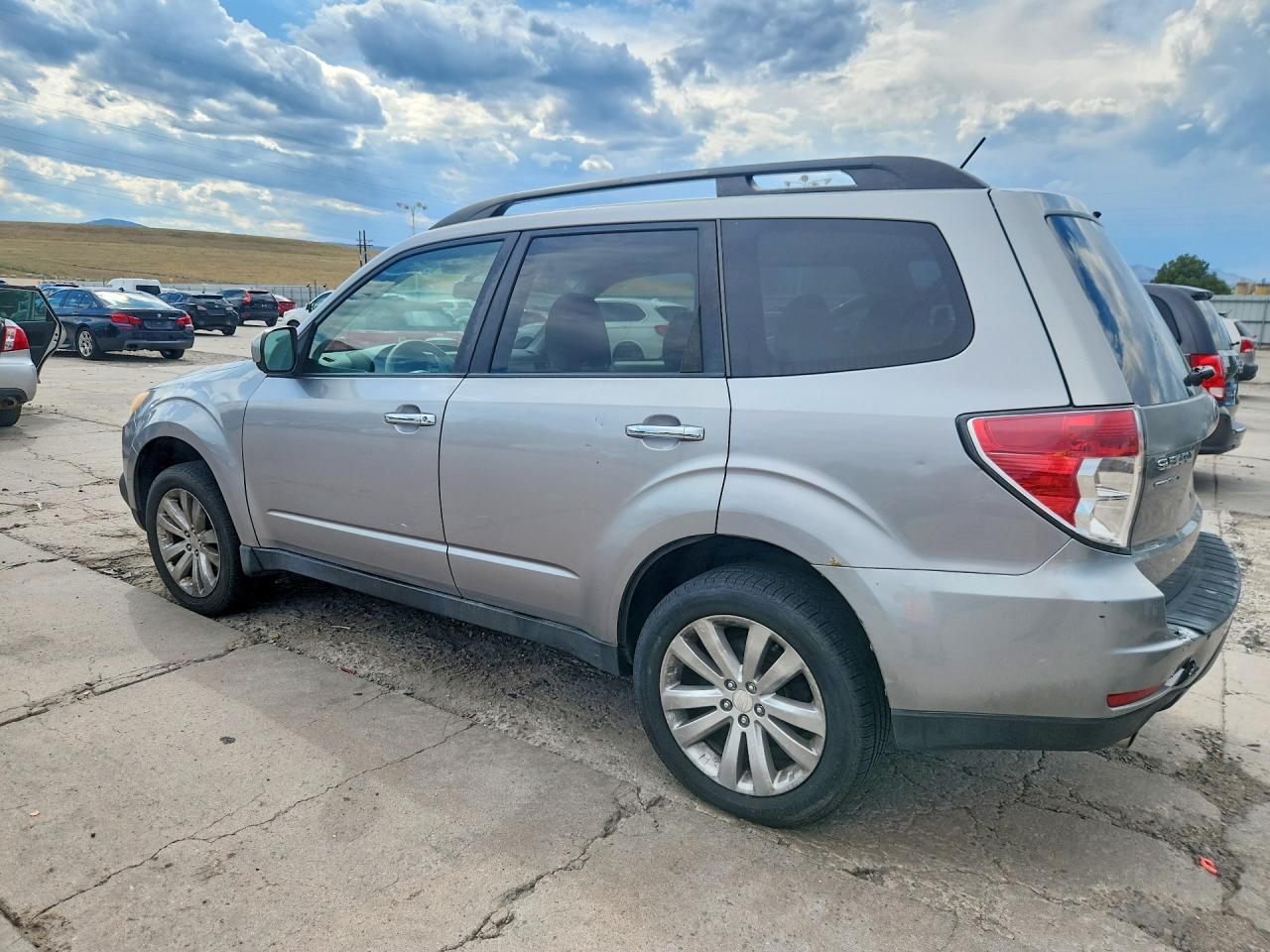 2011 Subaru Forester 2.5x Premium Silver vin: JF2SHBDC3BH730038