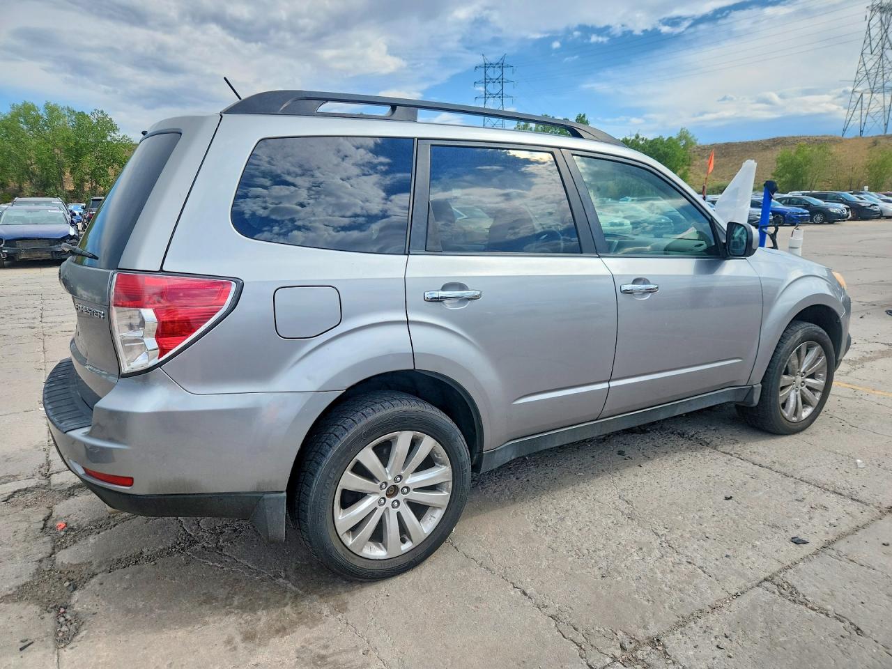 2011 Subaru Forester 2.5x Premium Silver vin: JF2SHBDC3BH730038