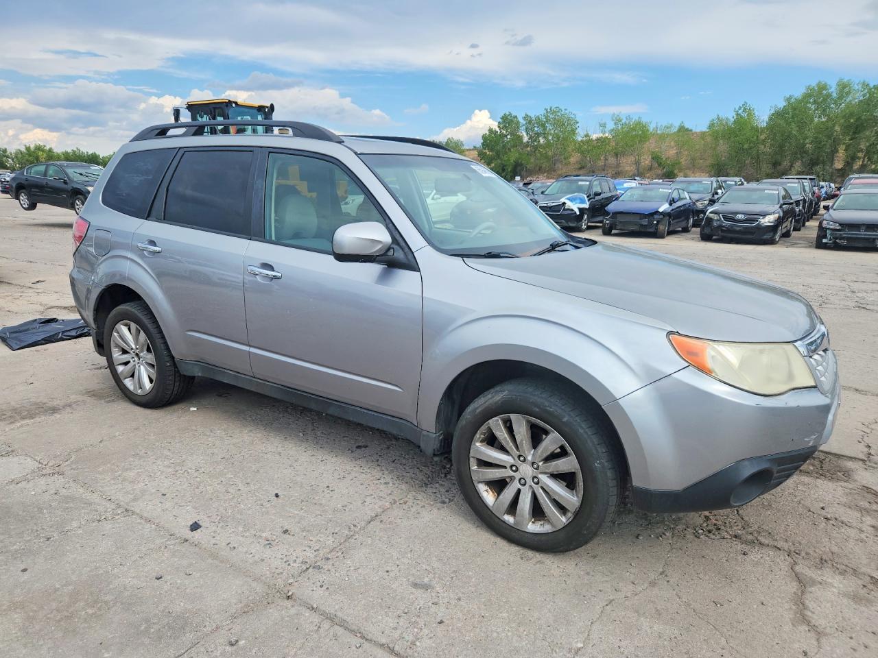 2011 Subaru Forester 2.5x Premium Silver vin: JF2SHBDC3BH730038
