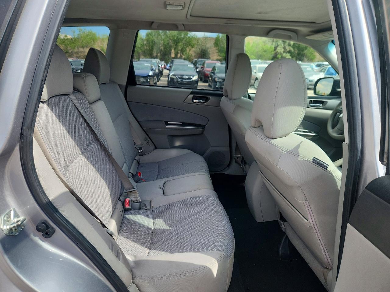2011 Subaru Forester 2.5x Premium Silver vin: JF2SHBDC3BH730038