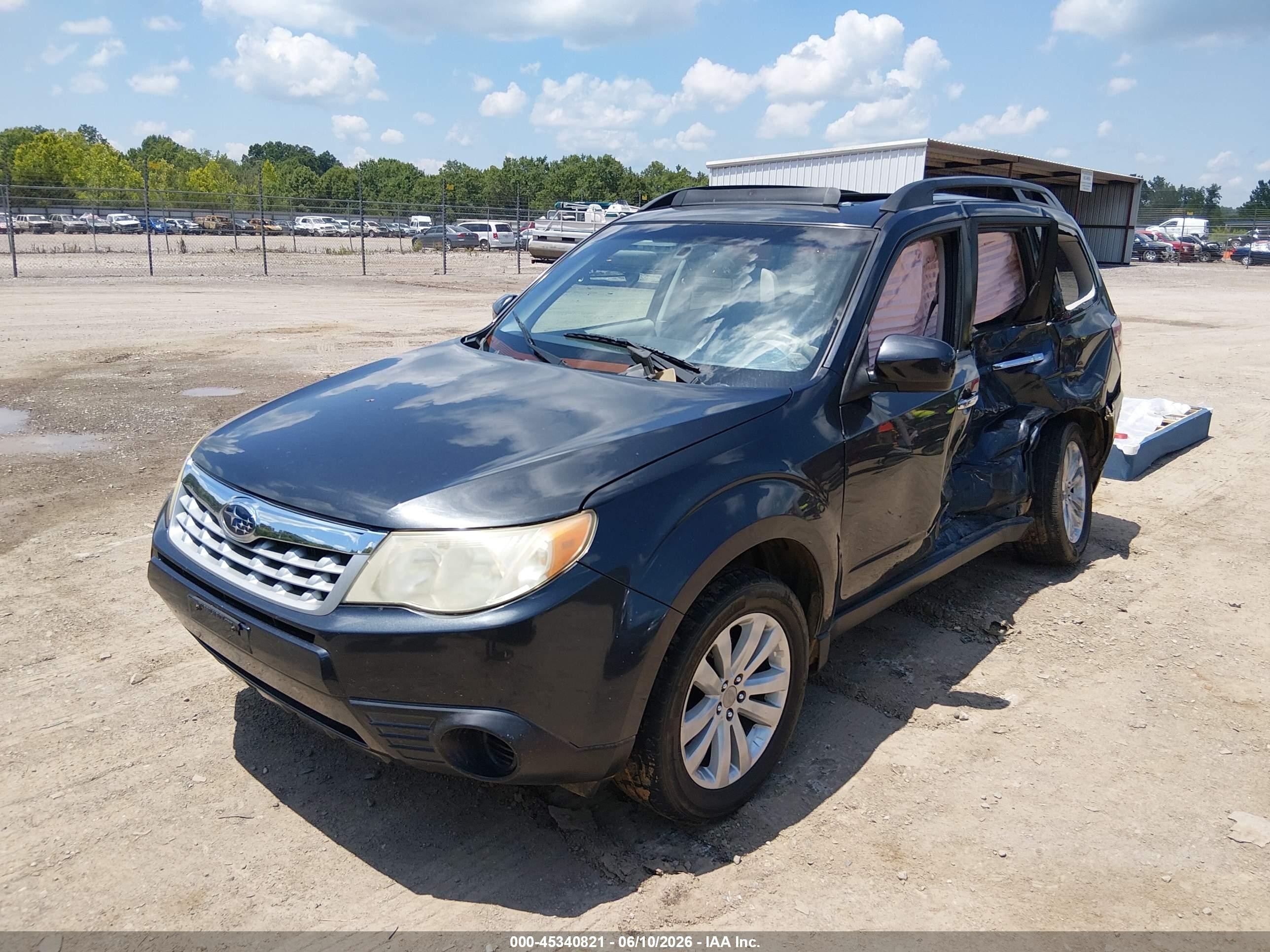 2011 Subaru Forester 2.5x Premium Silver vin: JF2SHBDC3BH773486