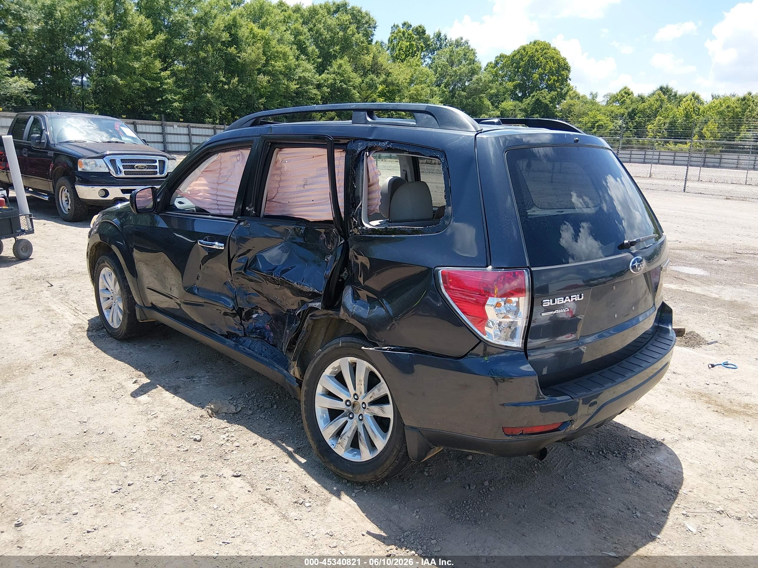 2011 Subaru Forester 2.5x Premium Silver vin: JF2SHBDC3BH773486