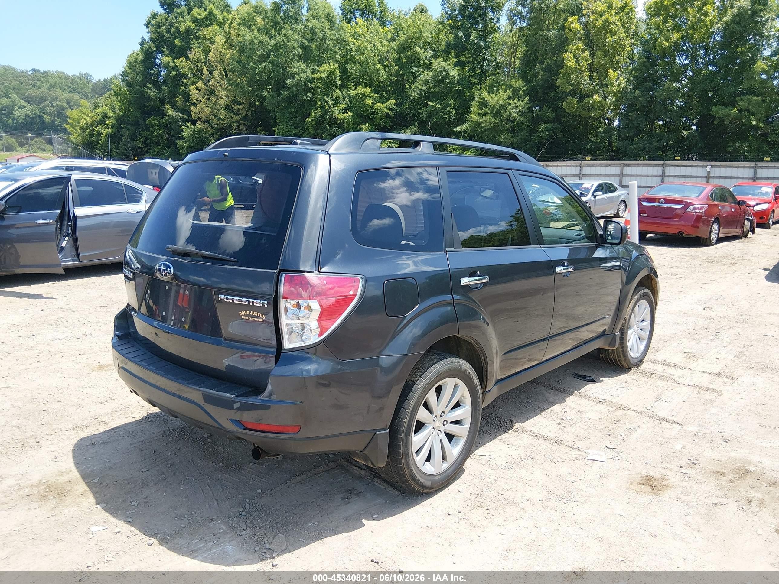 2011 Subaru Forester 2.5x Premium Silver vin: JF2SHBDC3BH773486