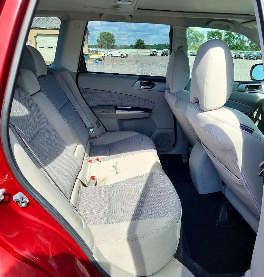 2012 Subaru Forester 2.5x Premium Burgundy vin: JF2SHBDC3CH460732