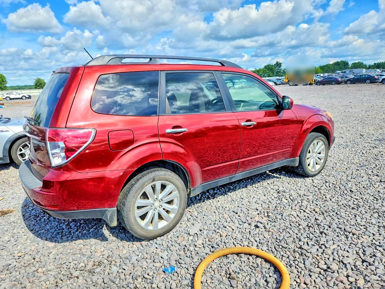 2012 Subaru Forester 2.5x Premium Burgundy vin: JF2SHBDC3CH460732