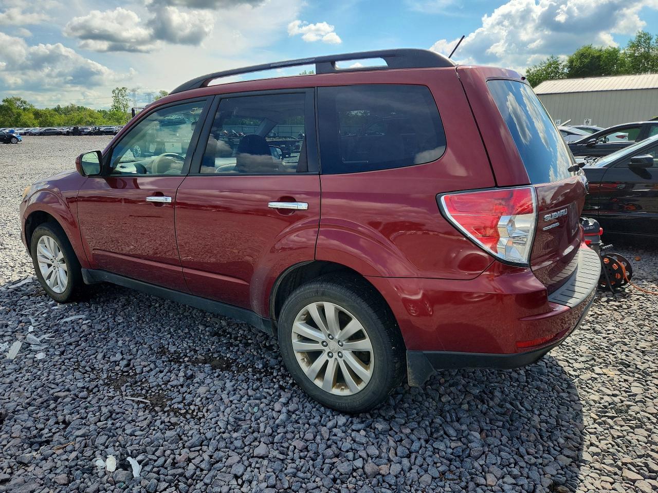 2012 Subaru Forester 2.5x Premium Burgundy vin: JF2SHBDC3CH460732