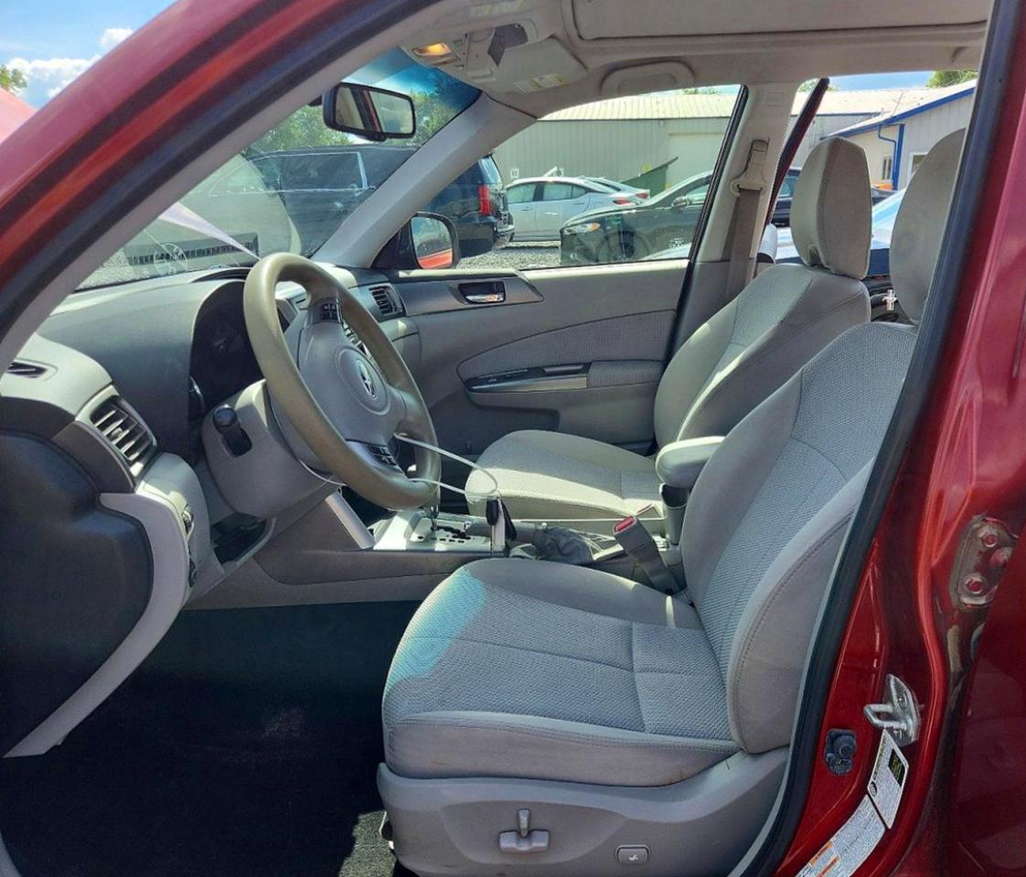 2012 Subaru Forester 2.5x Premium Burgundy vin: JF2SHBDC3CH460732