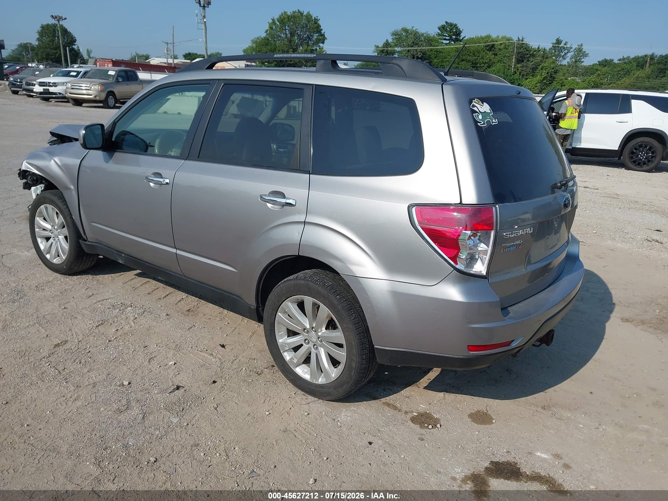 2011 Subaru Forester 2.5x Premium Gray vin: JF2SHBDC4BG776886
