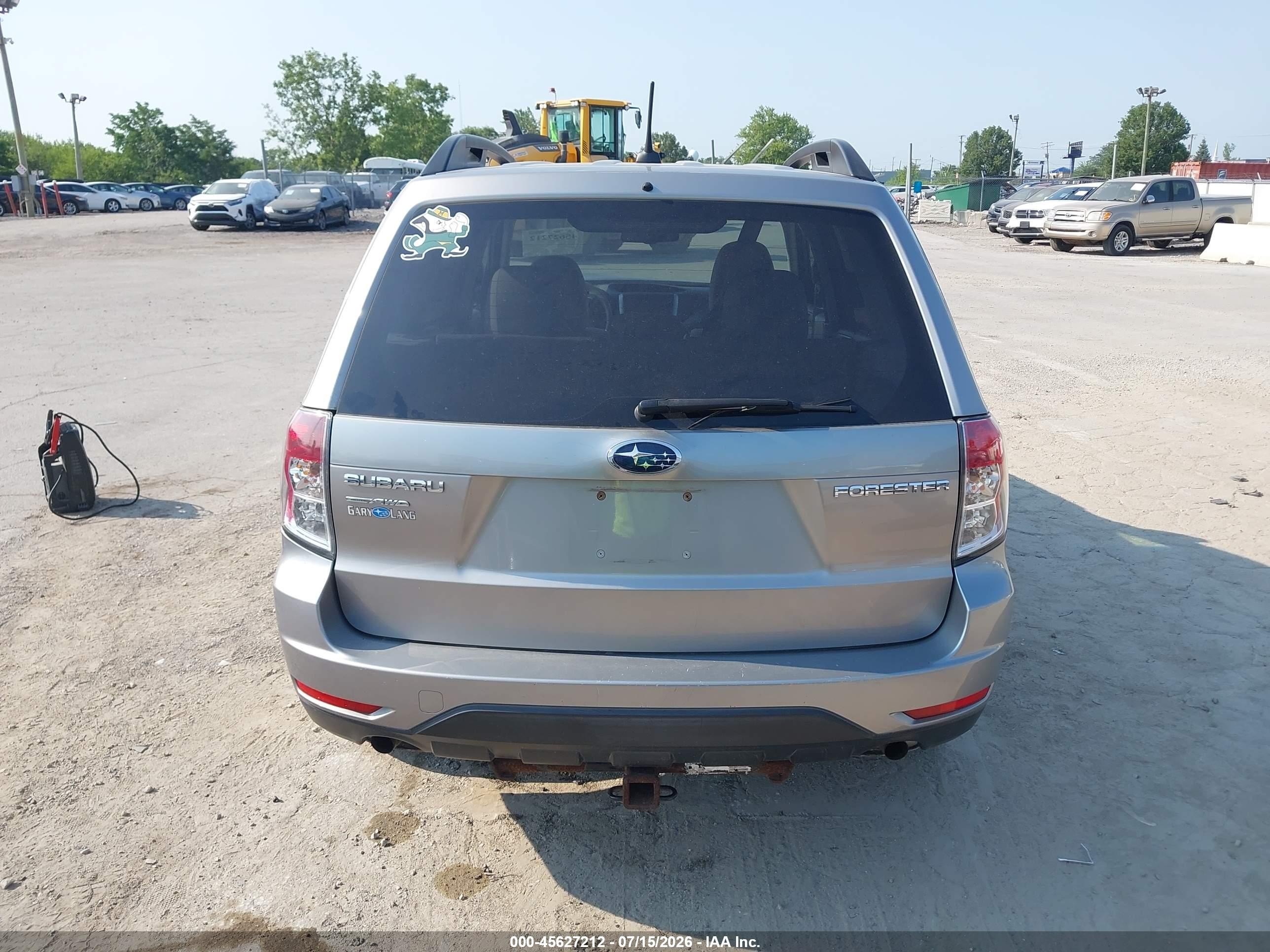 2011 Subaru Forester 2.5x Premium Gray vin: JF2SHBDC4BG776886