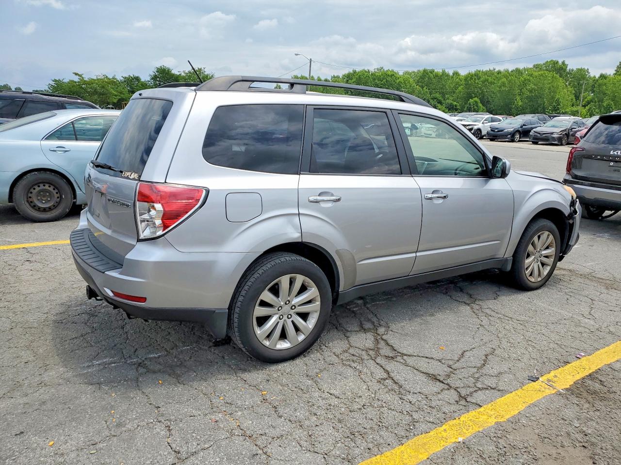 2012 Subaru Forester 2.5x Premium Silver vin: JF2SHBDC4CH433460