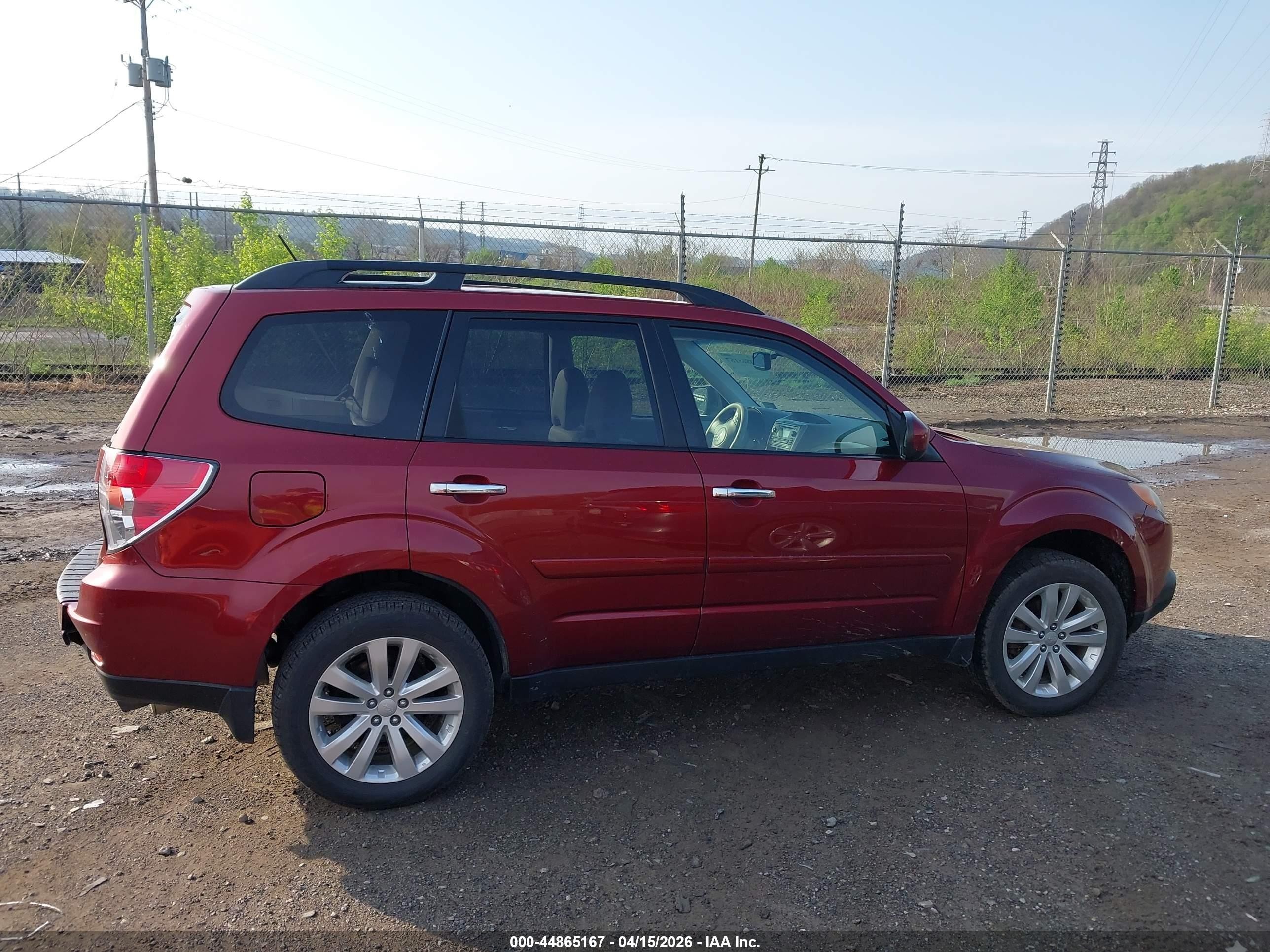2012 Subaru Forester 2.5x Premium Red vin: JF2SHBDC4CH456480