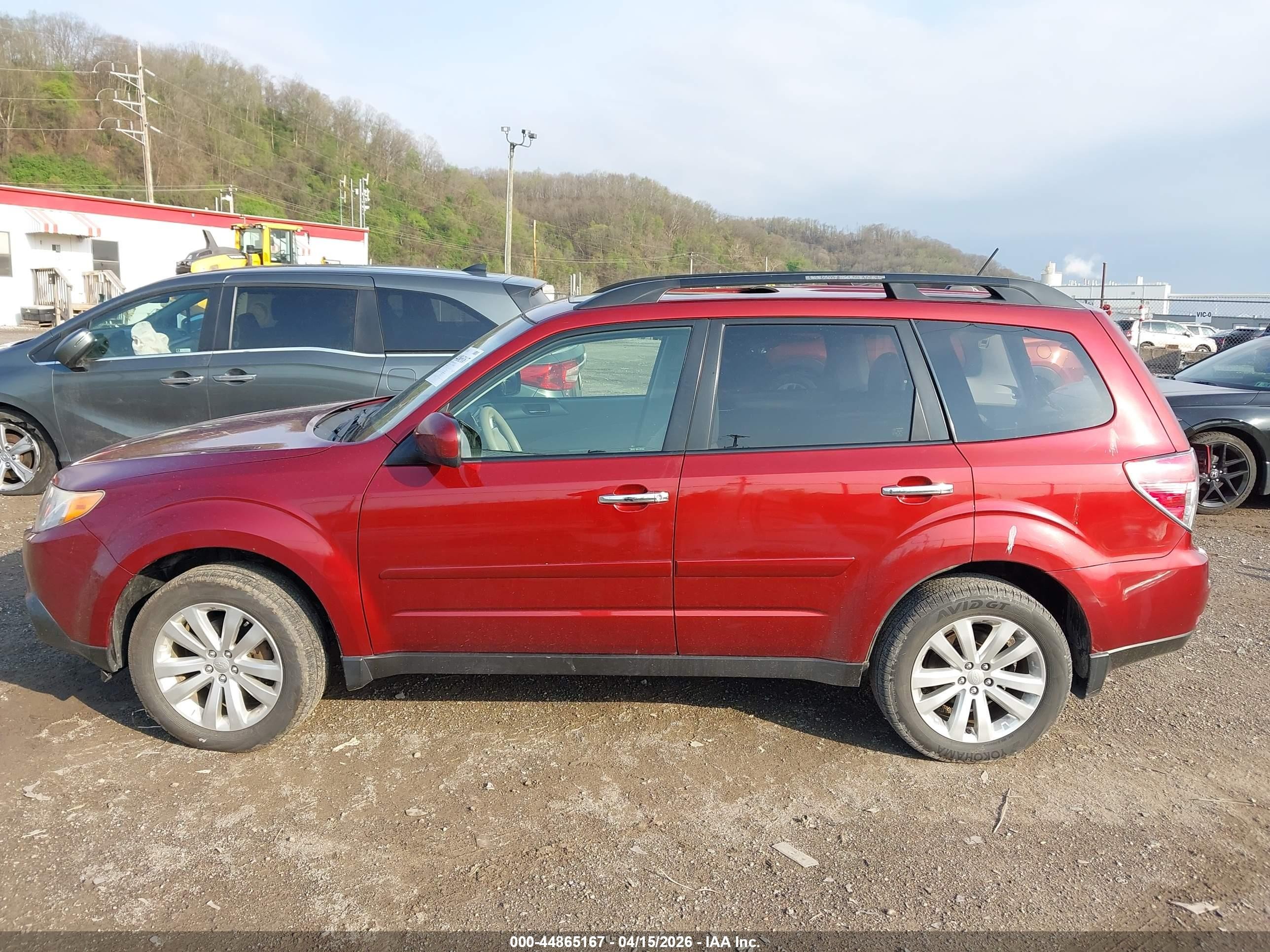 2012 Subaru Forester 2.5x Premium Red vin: JF2SHBDC4CH456480