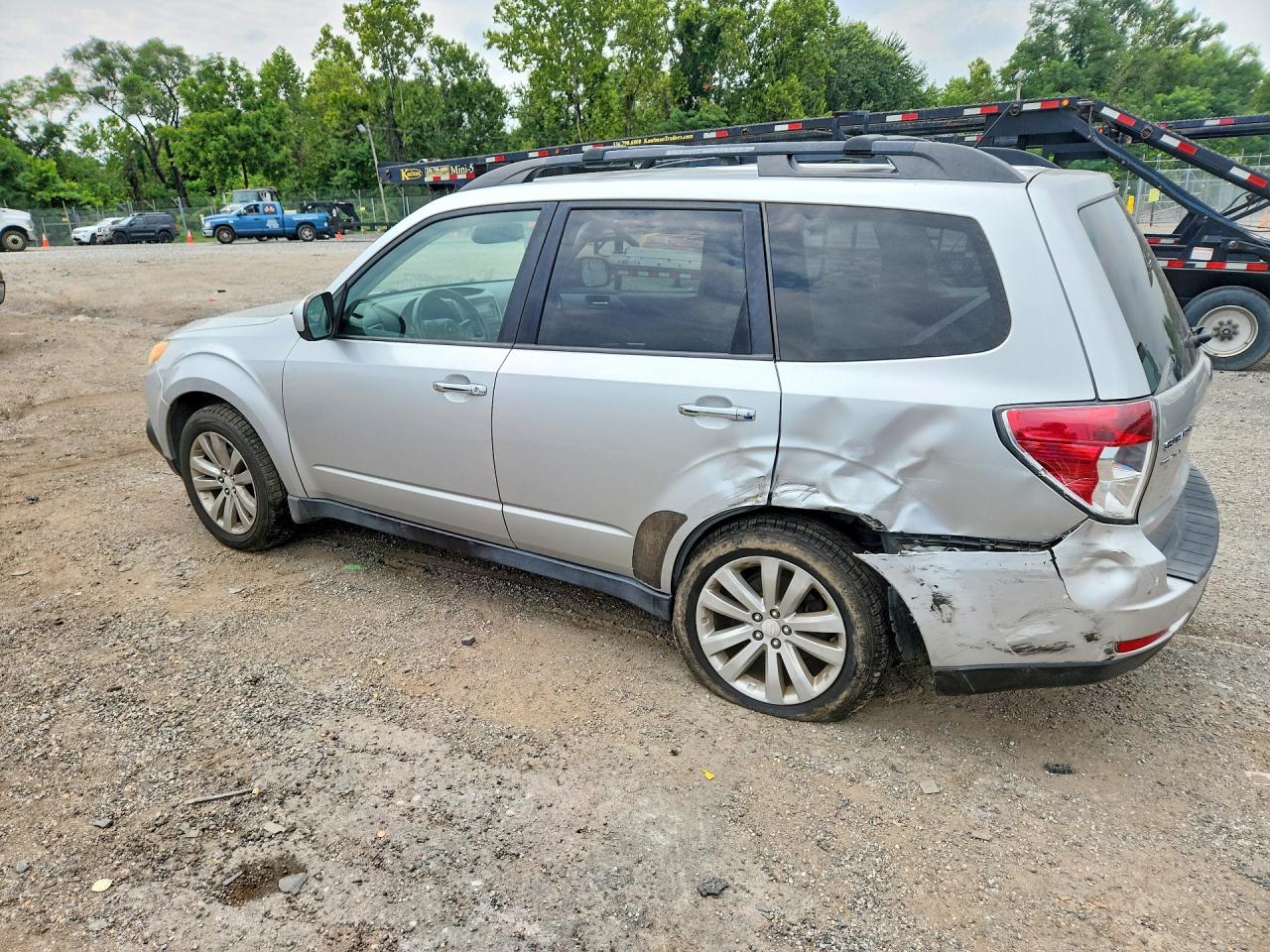 2011 Subaru Forester 2.5x Premium Silver vin: JF2SHBDC5BH701253