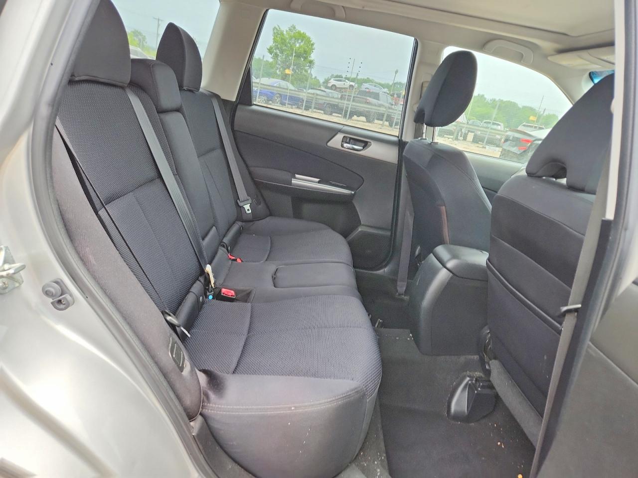 2011 Subaru Forester 2.5x Premium Silver vin: JF2SHBDC5BH701253