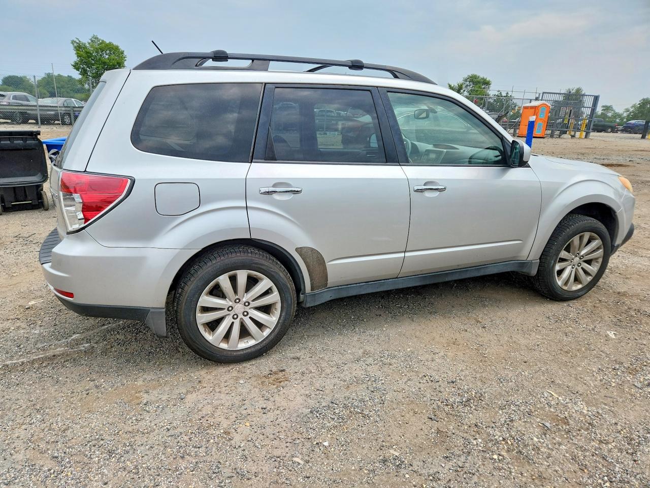 2011 Subaru Forester 2.5x Premium Silver vin: JF2SHBDC5BH701253