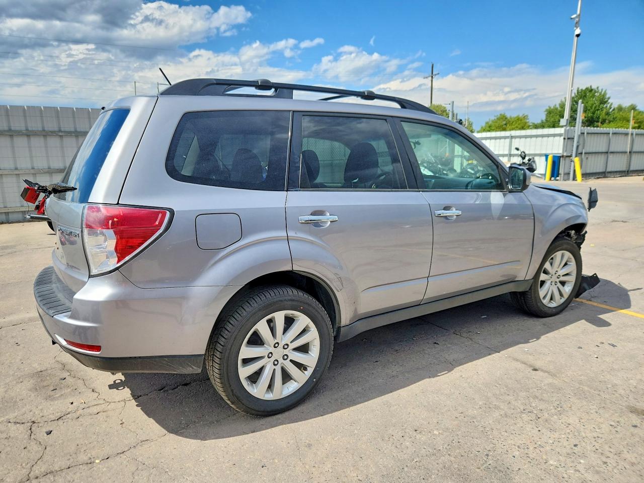 2011 Subaru Forester 2.5x Premium Серебряный vin: JF2SHBDC5BH733331