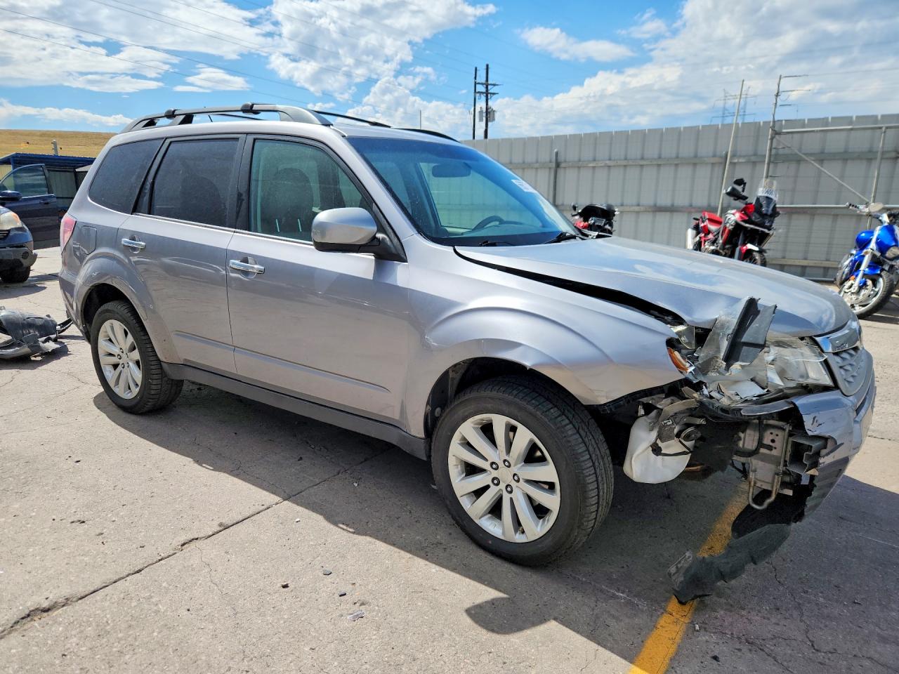 2011 Subaru Forester 2.5x Premium Серебряный vin: JF2SHBDC5BH733331