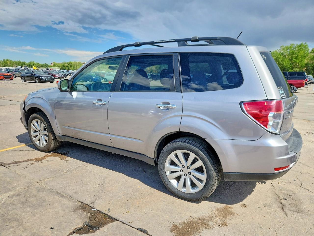 2011 Subaru Forester 2.5x Premium Серебряный vin: JF2SHBDC5BH733331