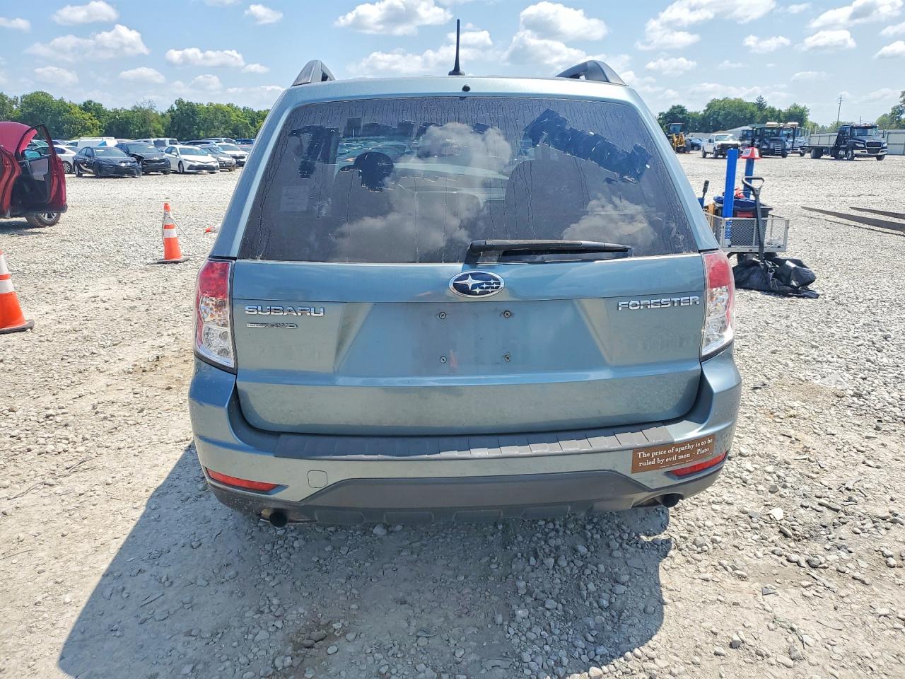 2011 Subaru Forester 2.5x Premium Gray vin: JF2SHBDC5BH748587