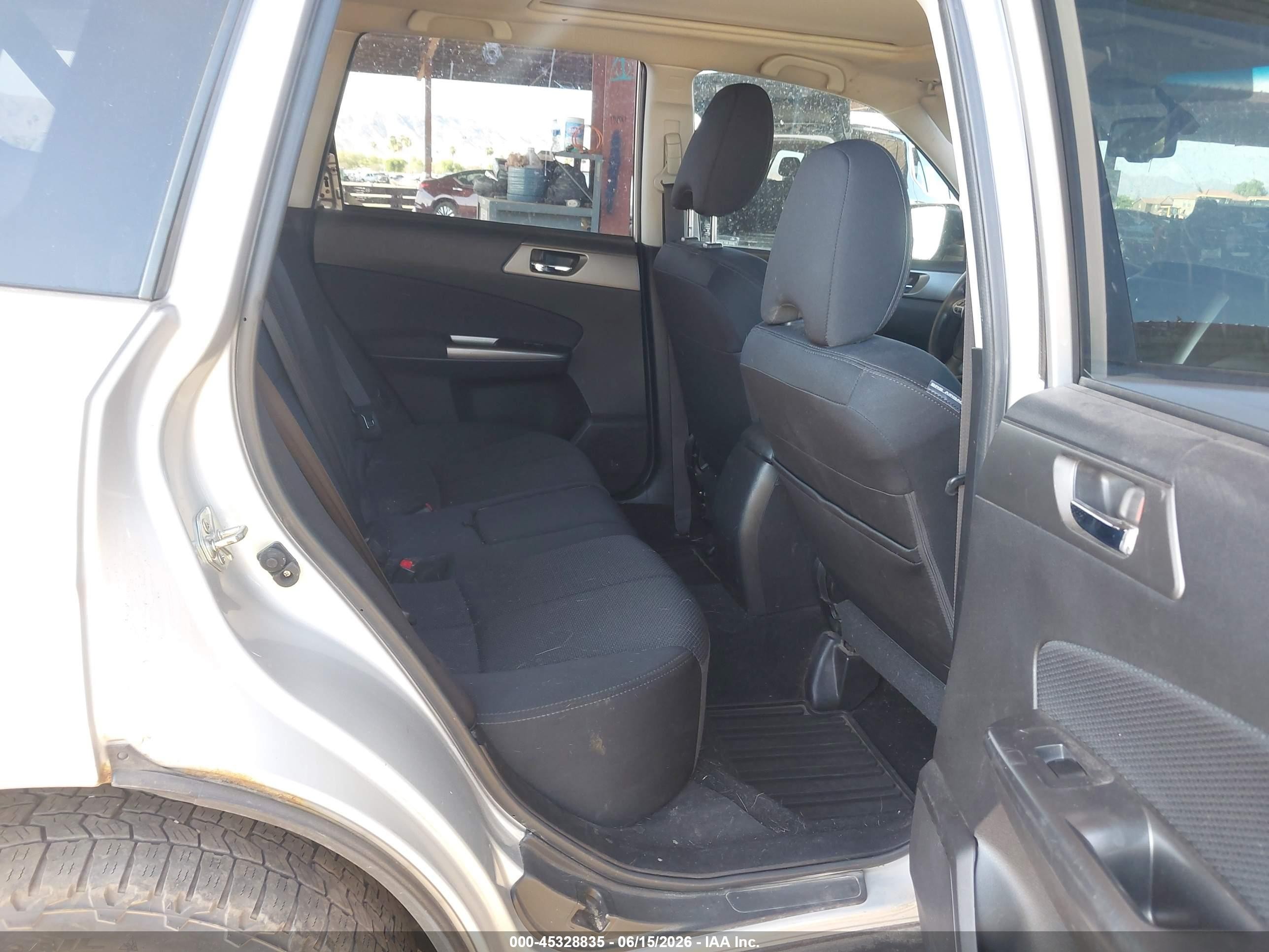 2011 Subaru Forester 2.5x Premium Silver vin: JF2SHBDC6BH760733