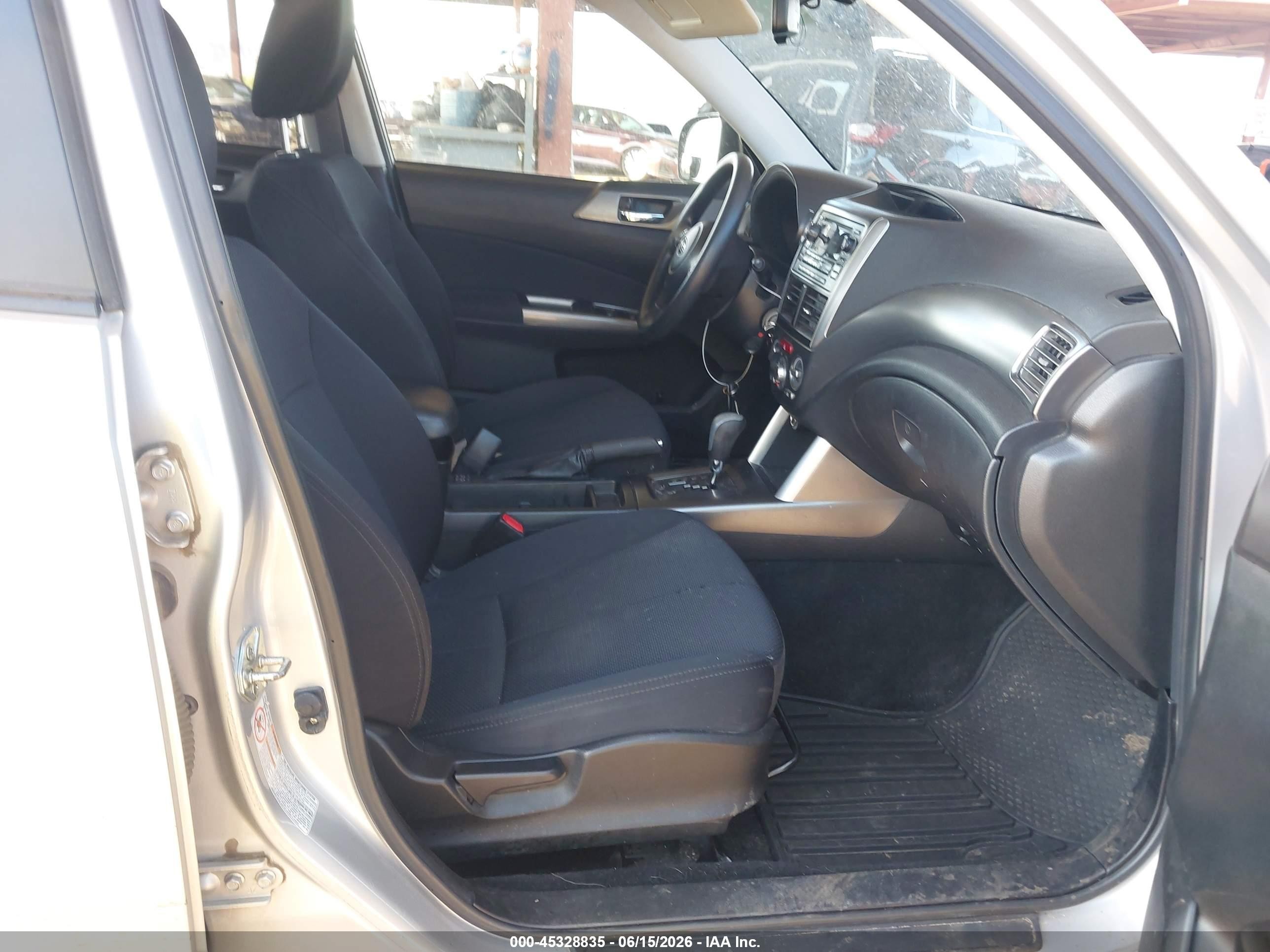 2011 Subaru Forester 2.5x Premium Silver vin: JF2SHBDC6BH760733