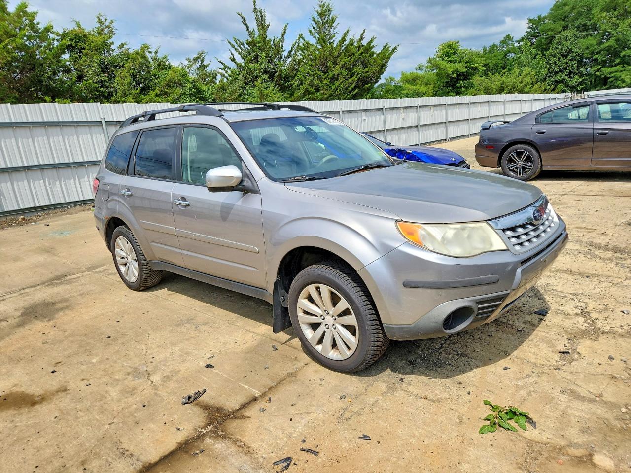 2011 Subaru Forester Silver vin: JF2SHBDC6BH763843