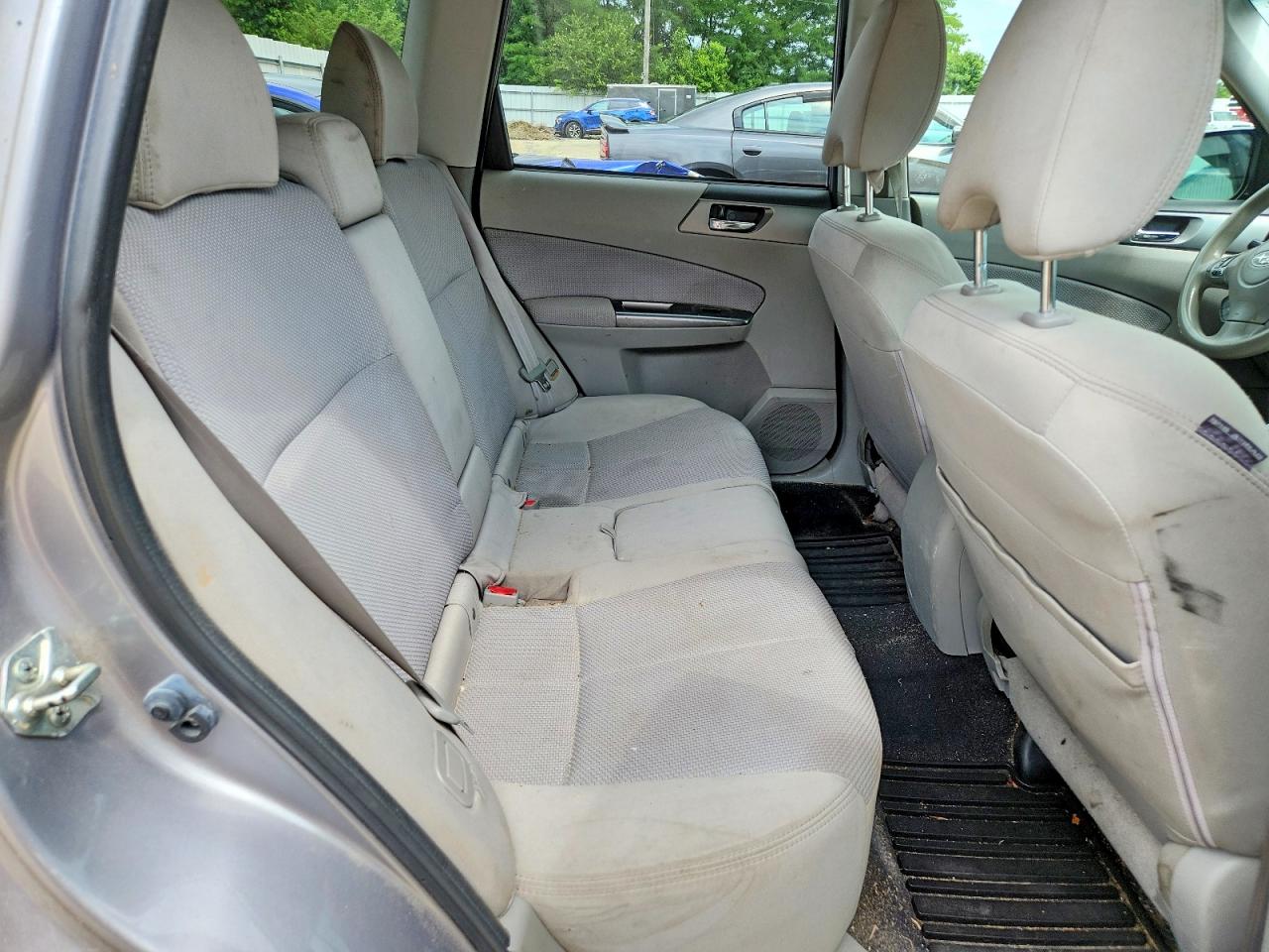 2011 Subaru Forester Silver vin: JF2SHBDC6BH763843