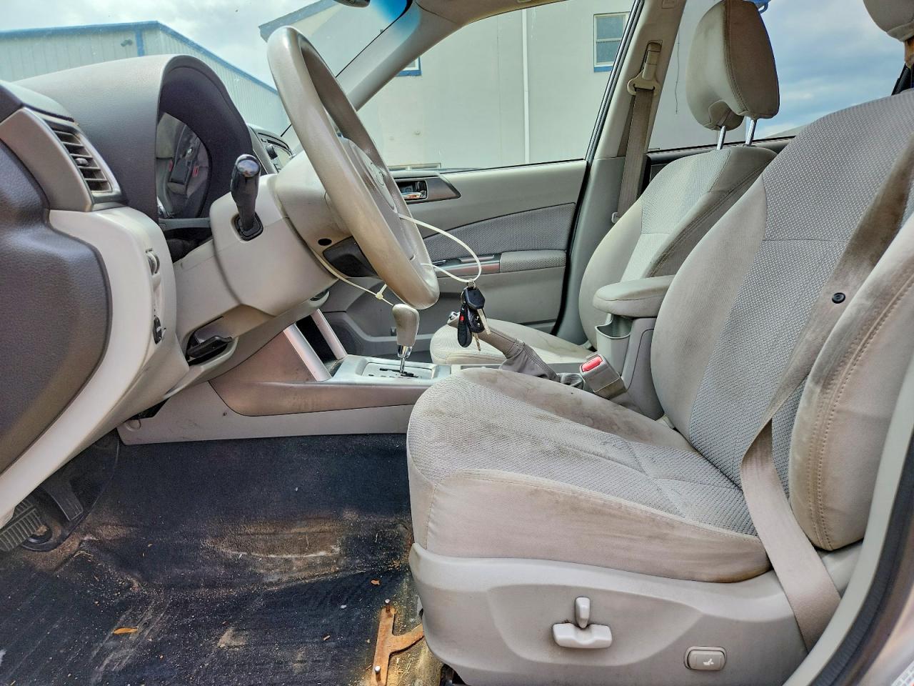 2011 Subaru Forester Silver vin: JF2SHBDC6BH763843