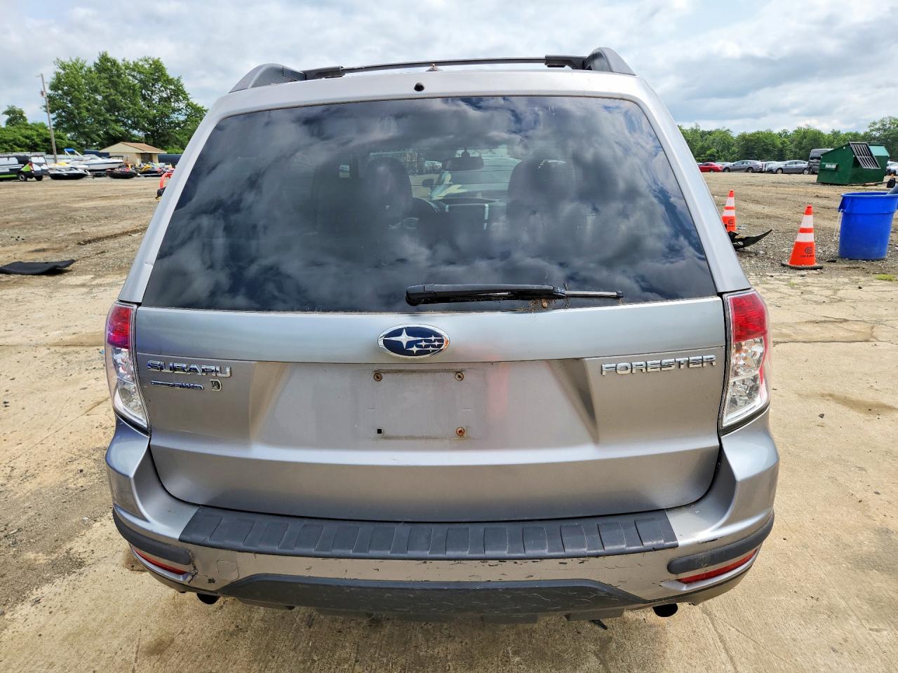 2011 Subaru Forester Silver vin: JF2SHBDC6BH763843