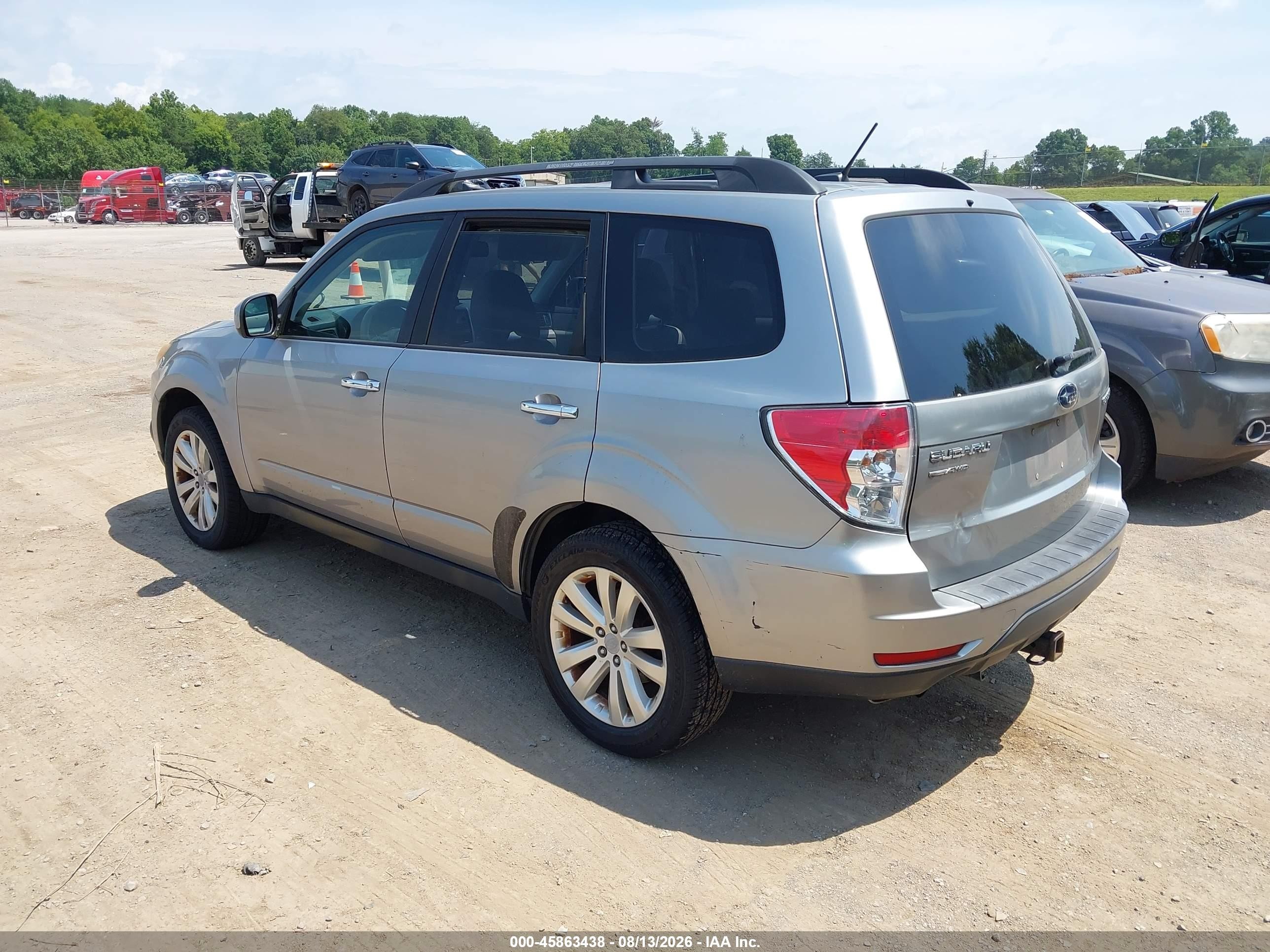 2011 Subaru Forester 2.5x Premium Silver vin: JF2SHBDC7BH718975