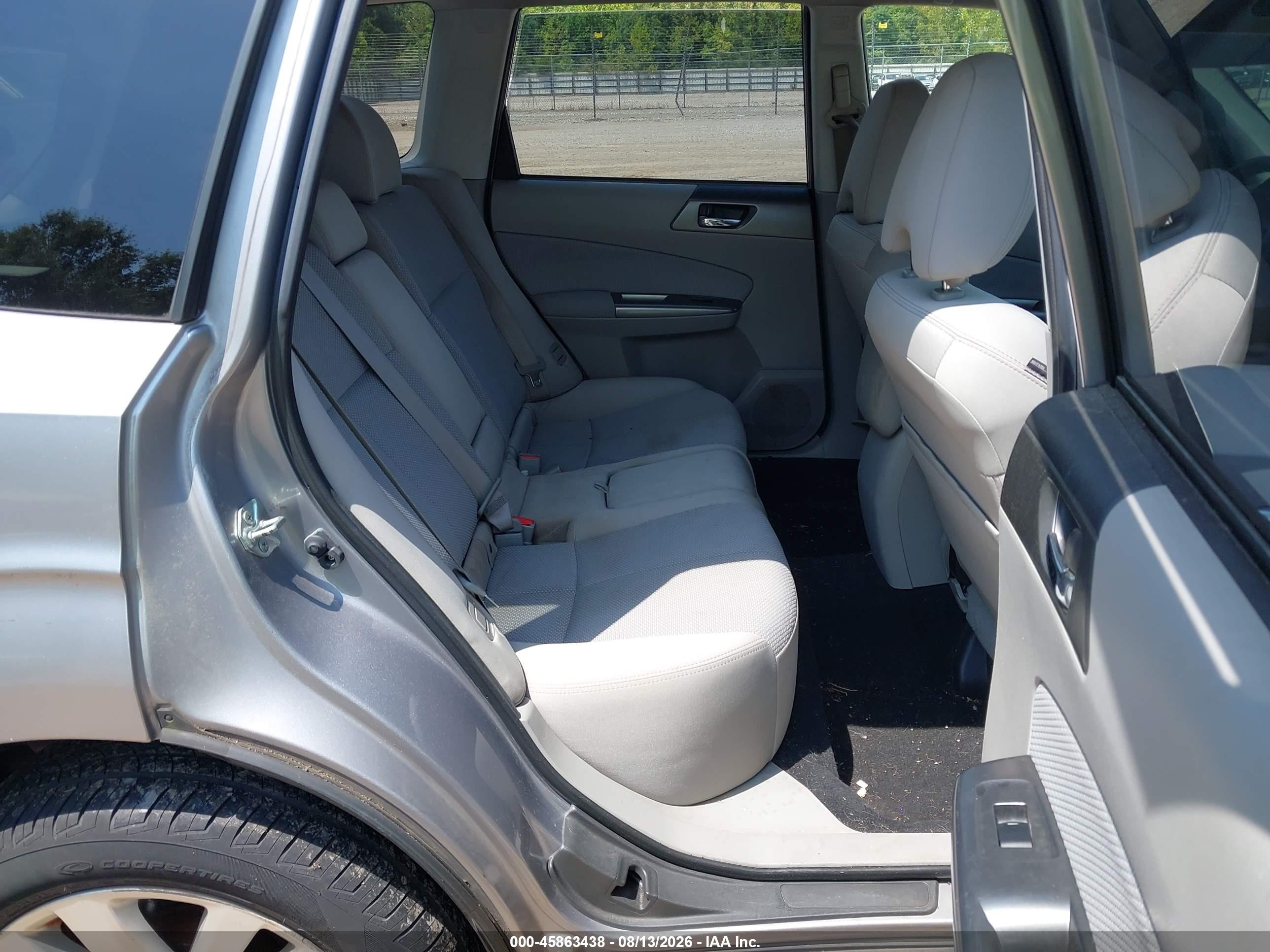 2011 Subaru Forester 2.5x Premium Silver vin: JF2SHBDC7BH718975