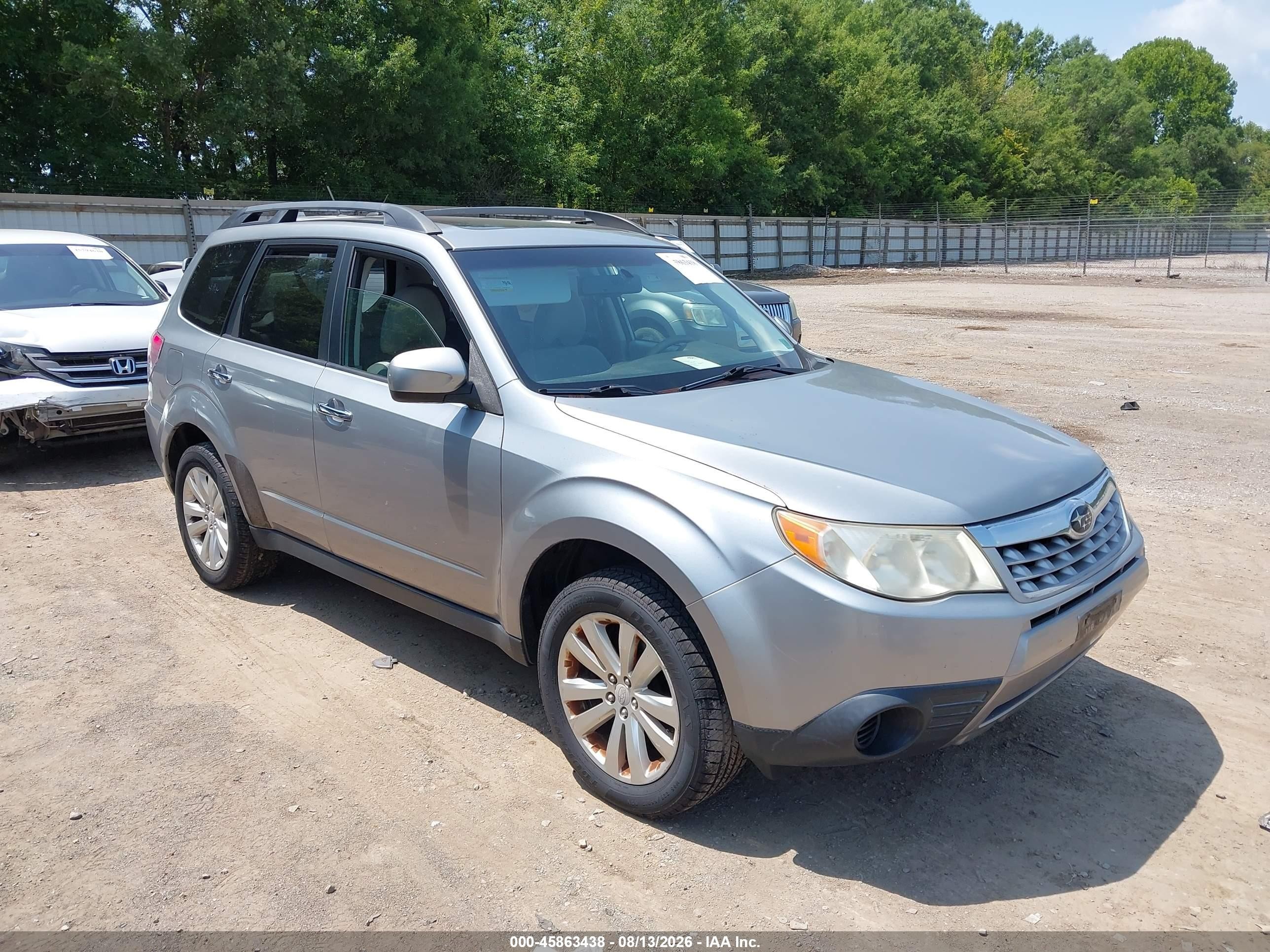 2011 Subaru Forester 2.5x Premium Silver vin: JF2SHBDC7BH718975