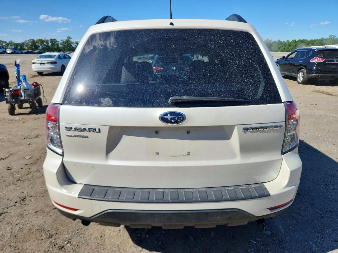 2011 Subaru Forester White vin: JF2SHBDC7BH720659
