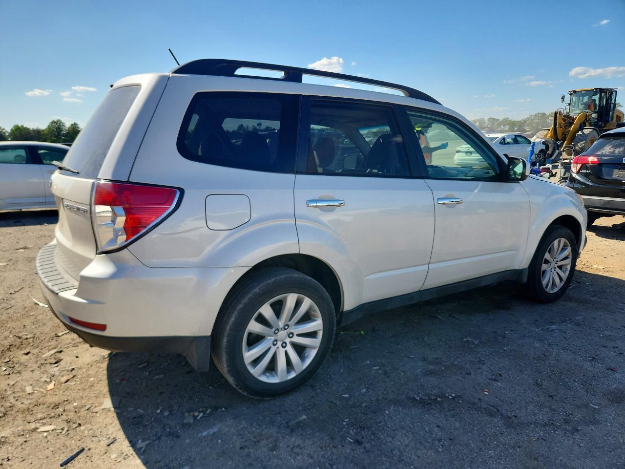 2011 Subaru Forester White vin: JF2SHBDC7BH720659