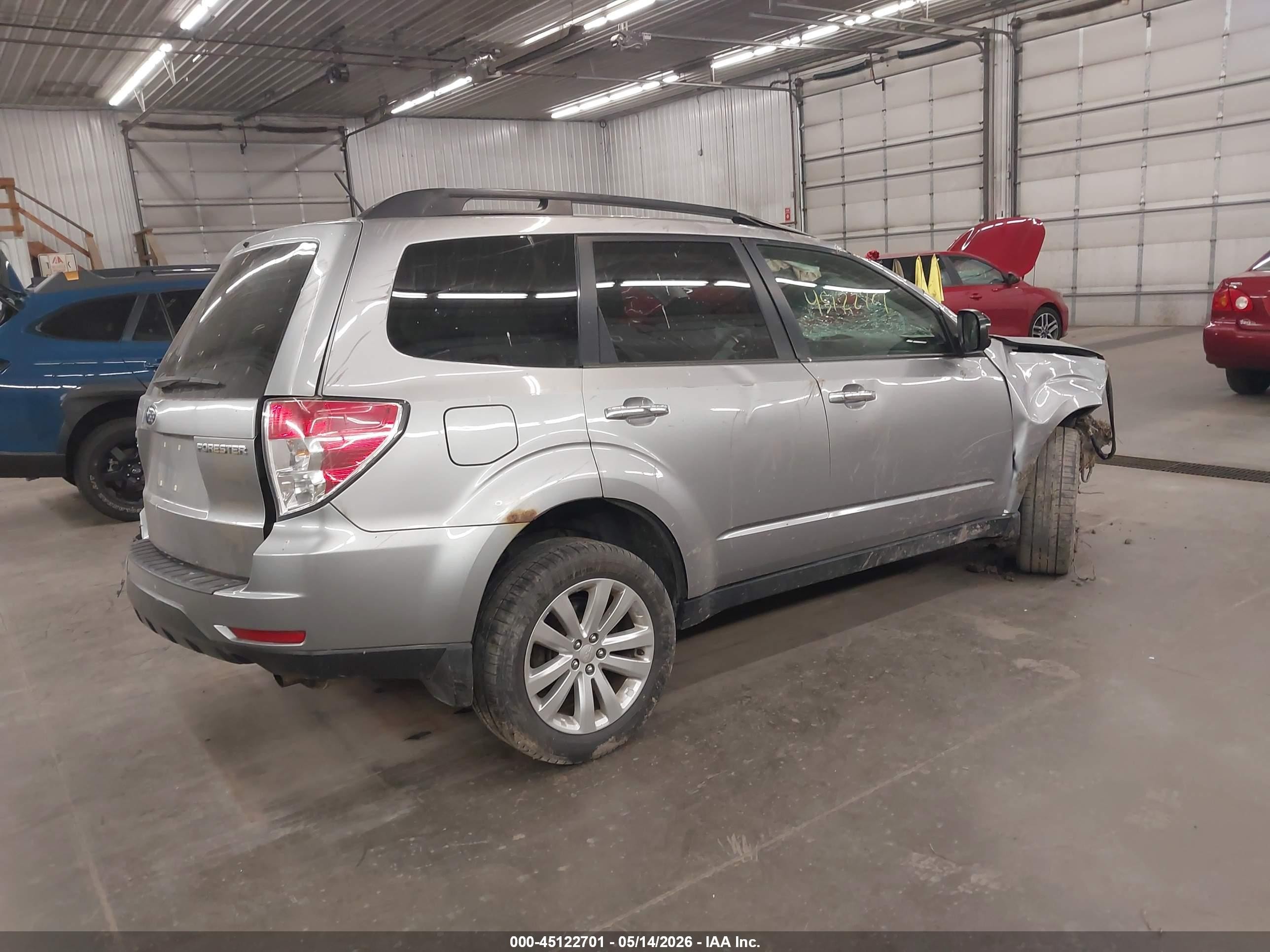 2011 Subaru Forester 2.5x Premium Silver vin: JF2SHBDC7BH725019
