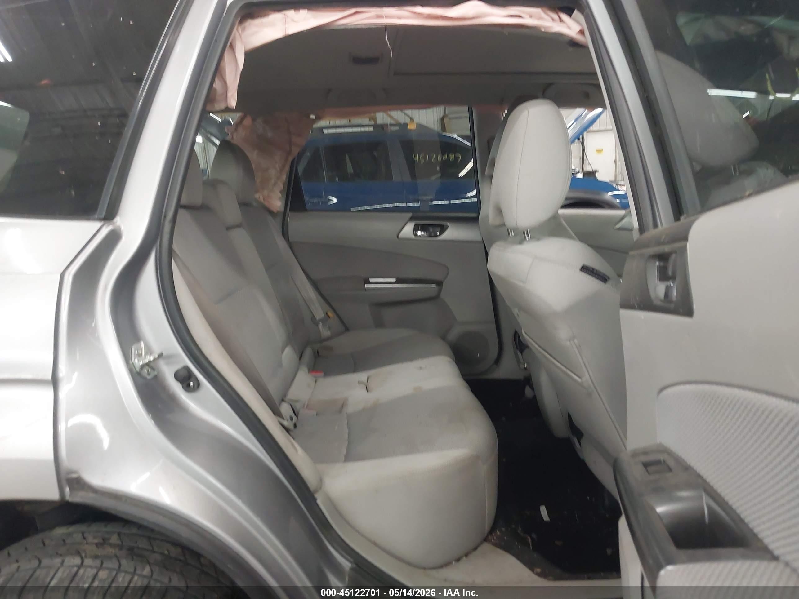 2011 Subaru Forester 2.5x Premium Silver vin: JF2SHBDC7BH725019