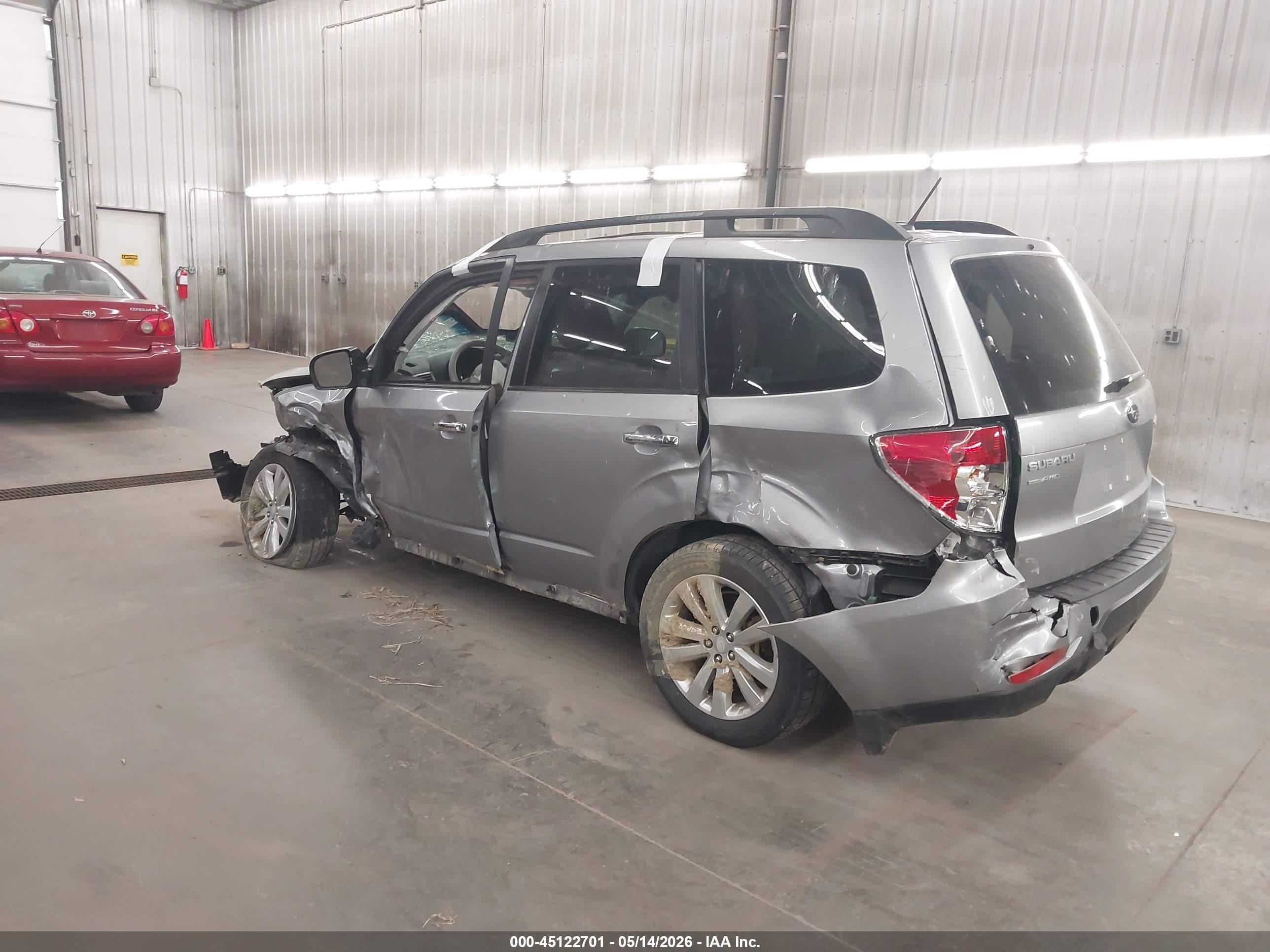 2011 Subaru Forester 2.5x Premium Silver vin: JF2SHBDC7BH725019