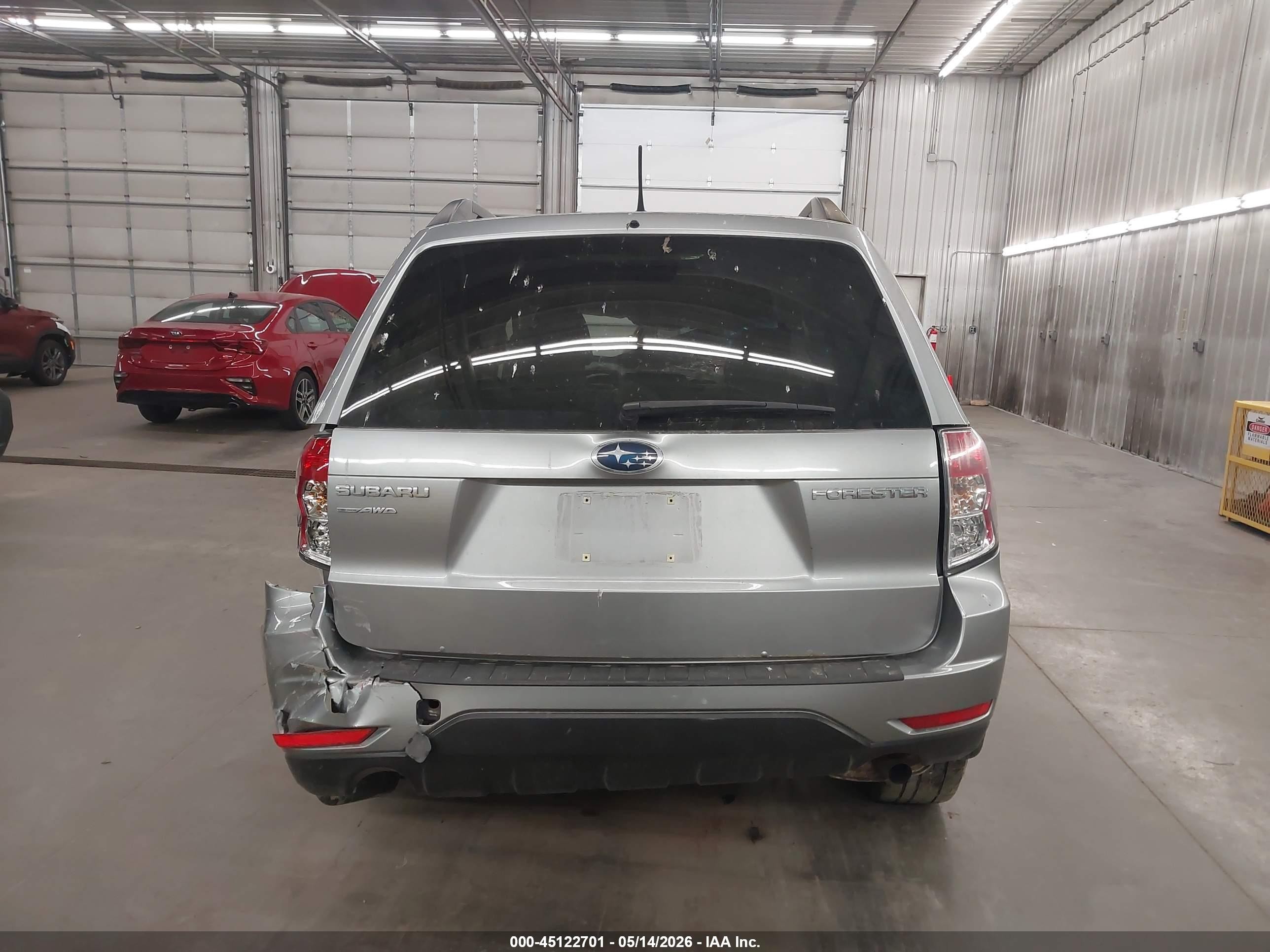 2011 Subaru Forester 2.5x Premium Silver vin: JF2SHBDC7BH725019