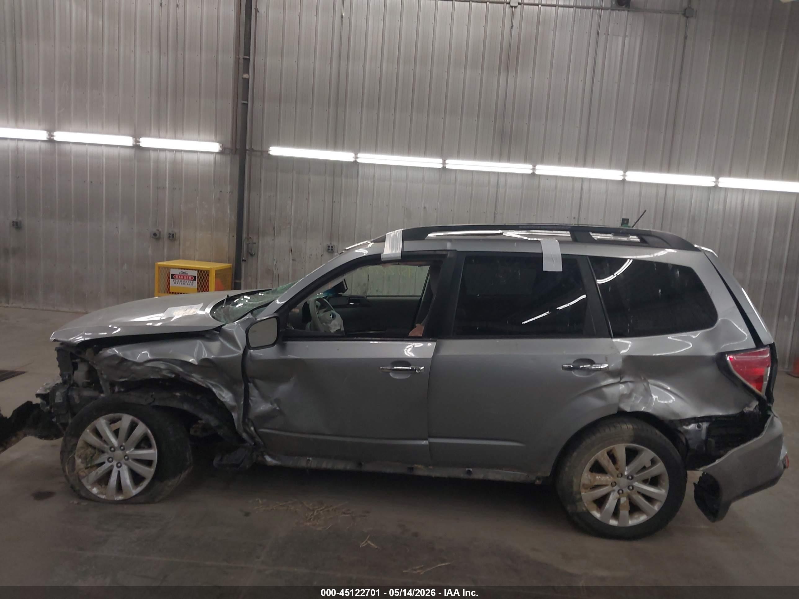 2011 Subaru Forester 2.5x Premium Silver vin: JF2SHBDC7BH725019