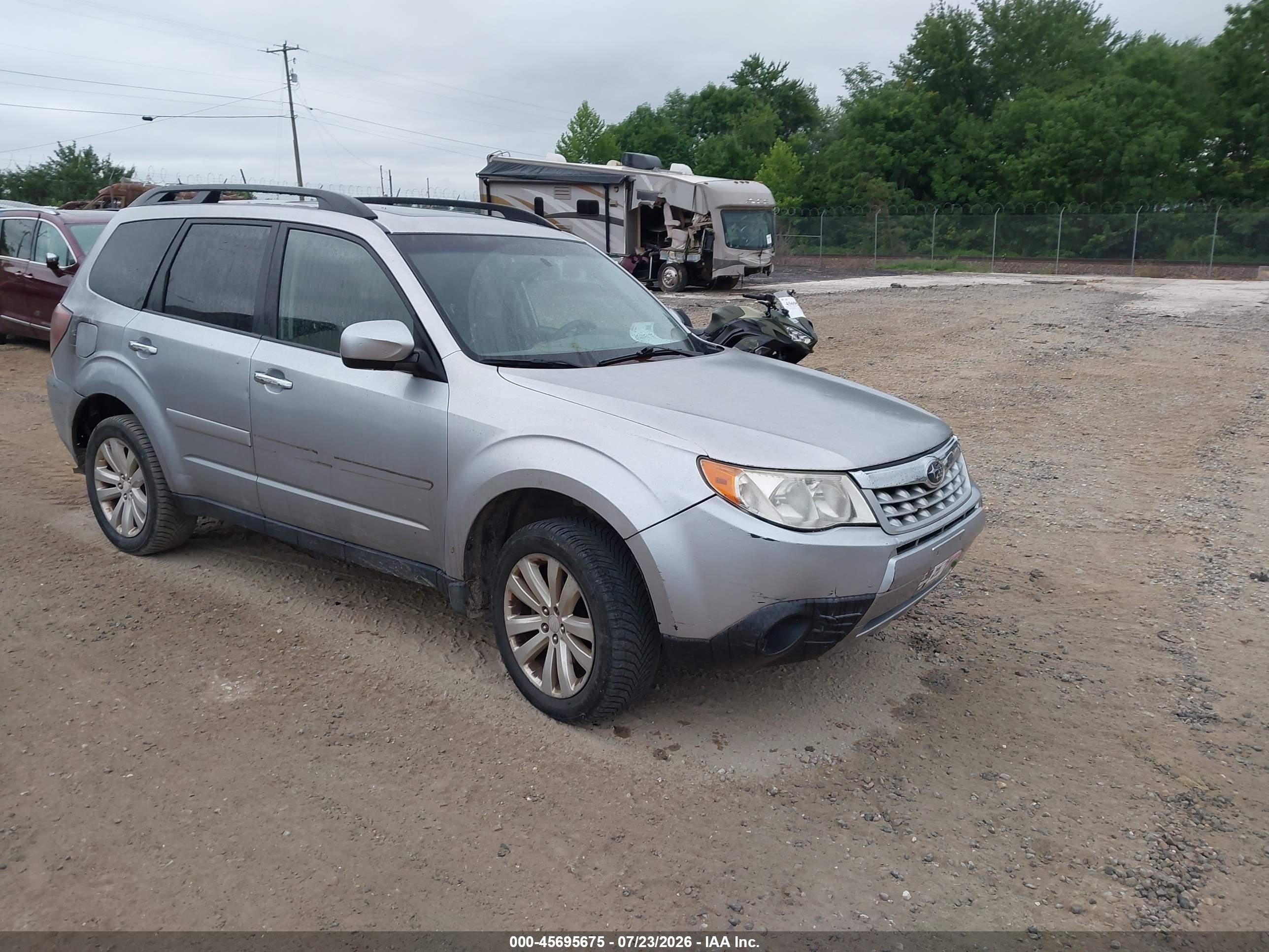 2012 Subaru Forester 2.5x Premium Серебряный vin: JF2SHBDC7CH420296
