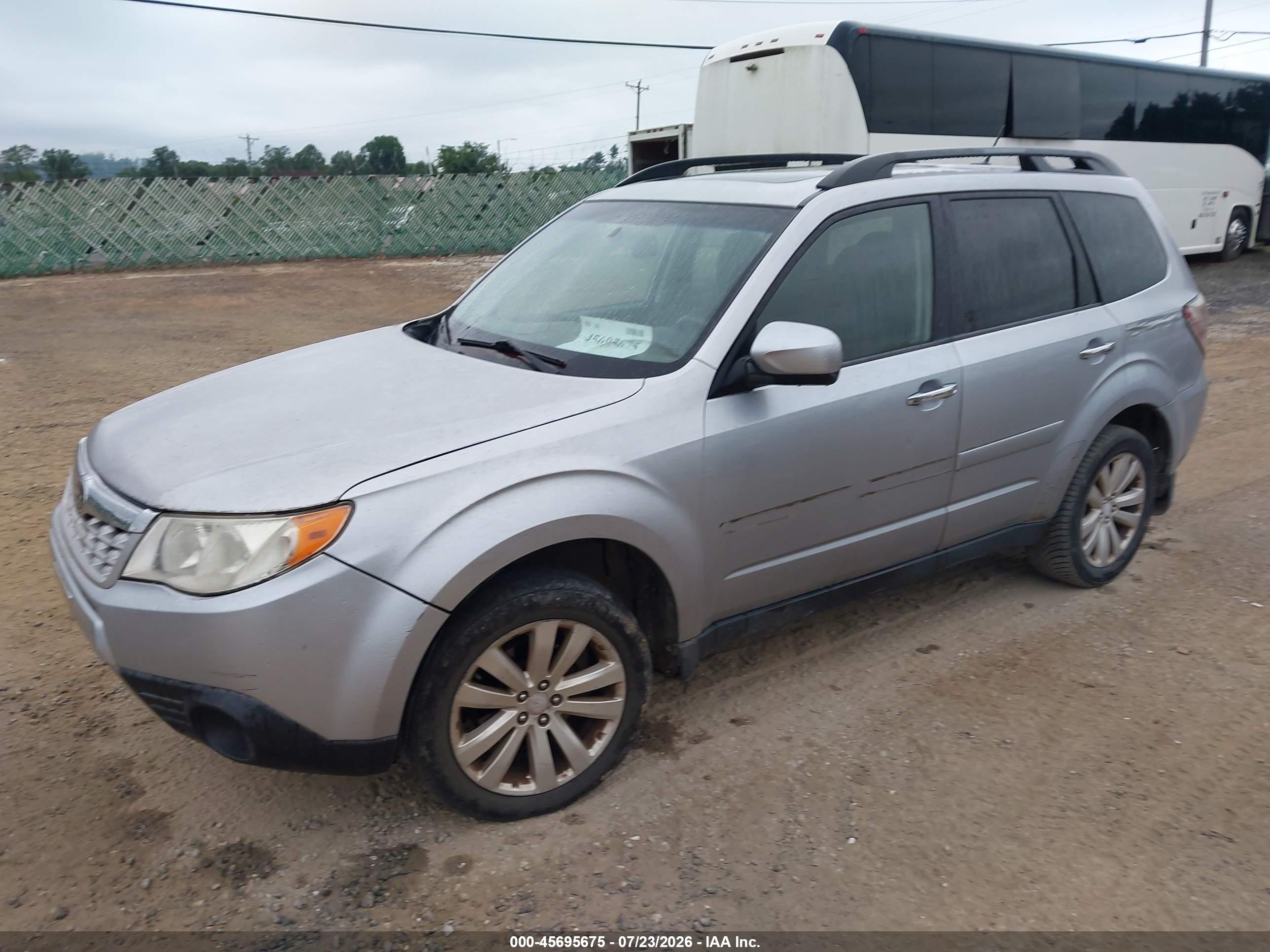 2012 Subaru Forester 2.5x Premium Серебряный vin: JF2SHBDC7CH420296