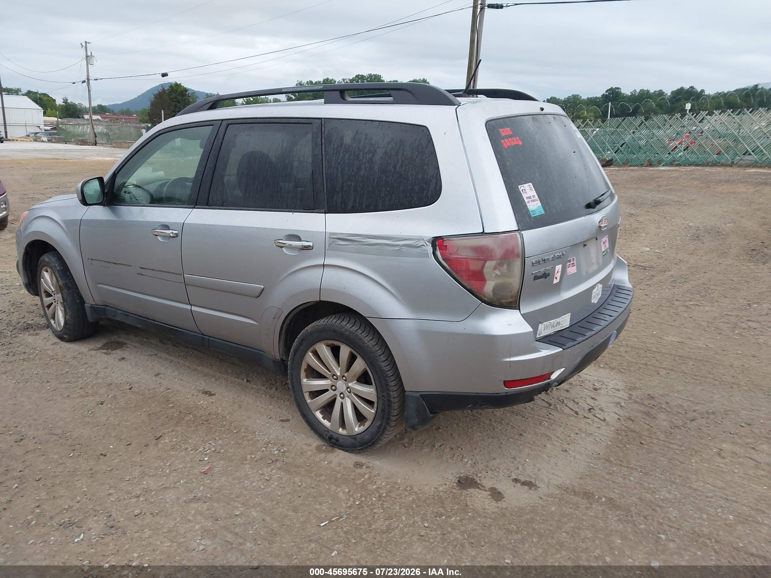 2012 Subaru Forester 2.5x Premium Серебряный vin: JF2SHBDC7CH420296