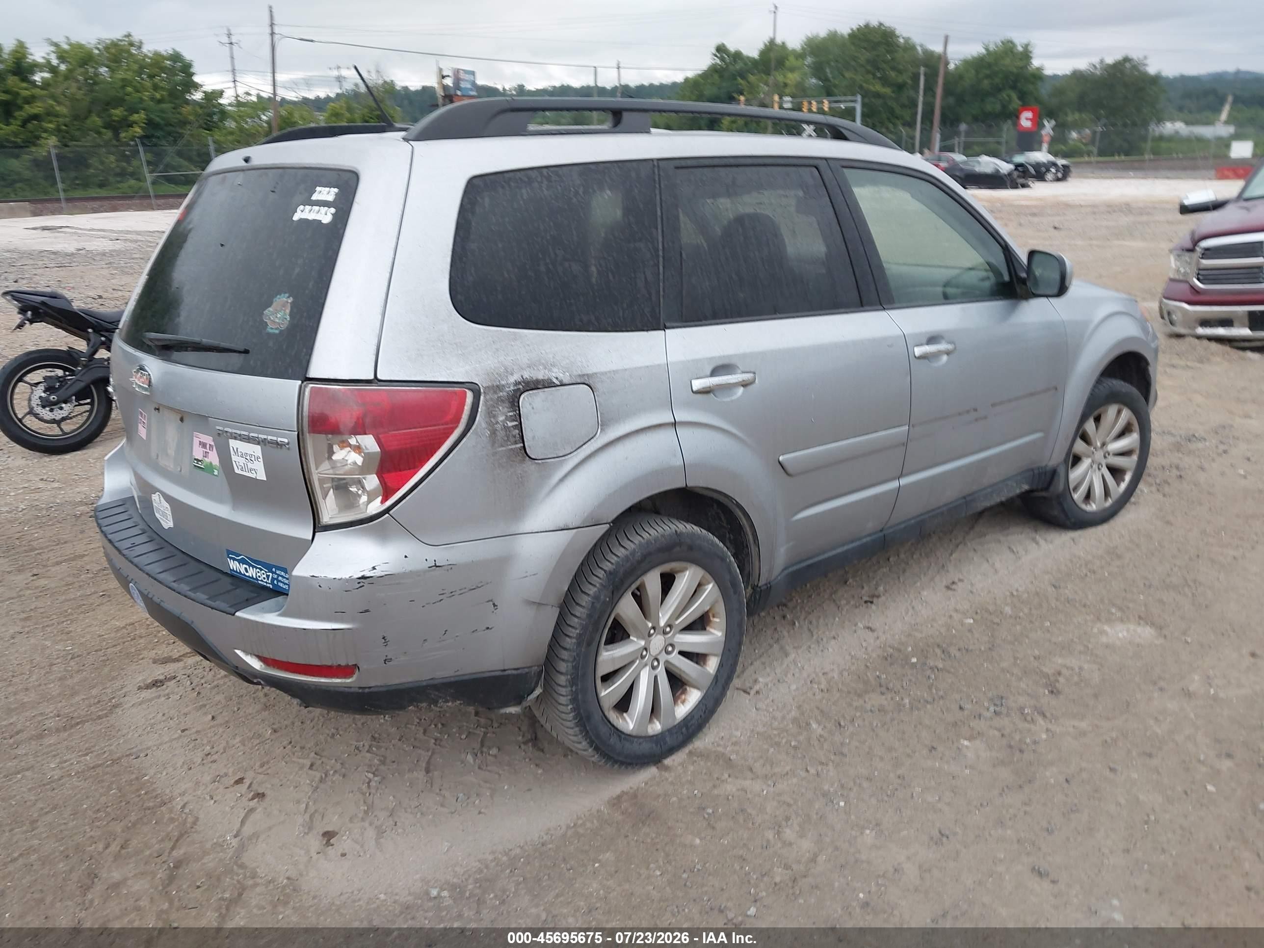 2012 Subaru Forester 2.5x Premium Серебряный vin: JF2SHBDC7CH420296