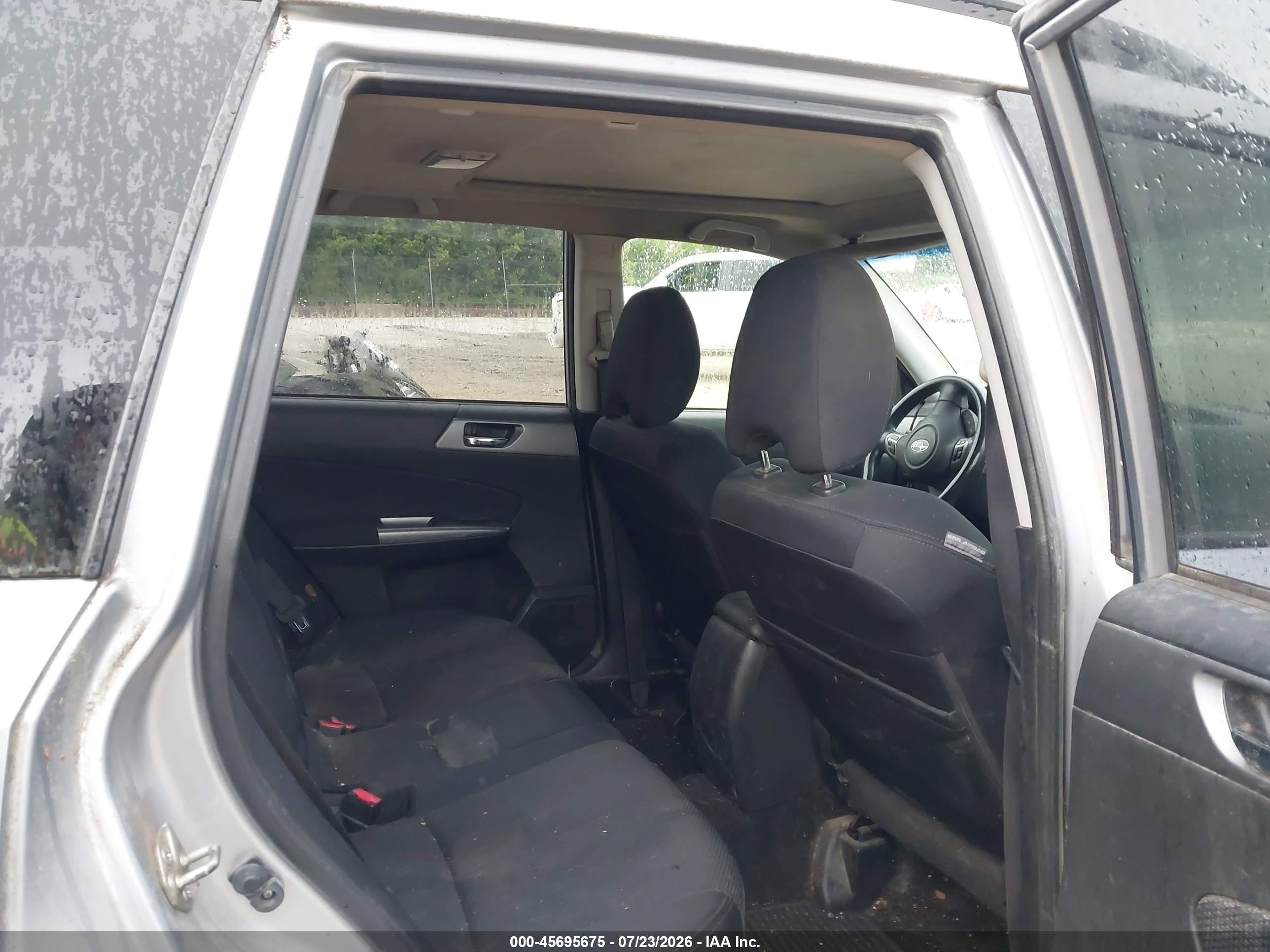 2012 Subaru Forester 2.5x Premium Серебряный vin: JF2SHBDC7CH420296