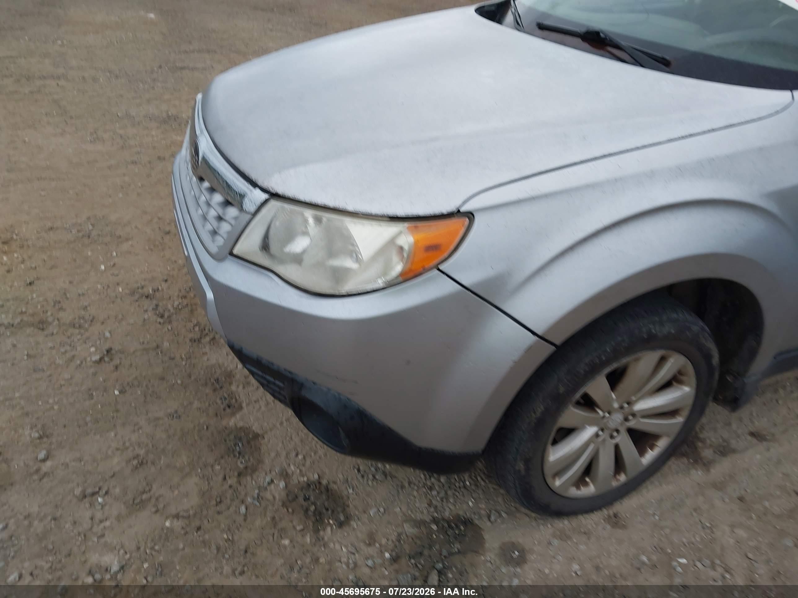 2012 Subaru Forester 2.5x Premium Серебряный vin: JF2SHBDC7CH420296