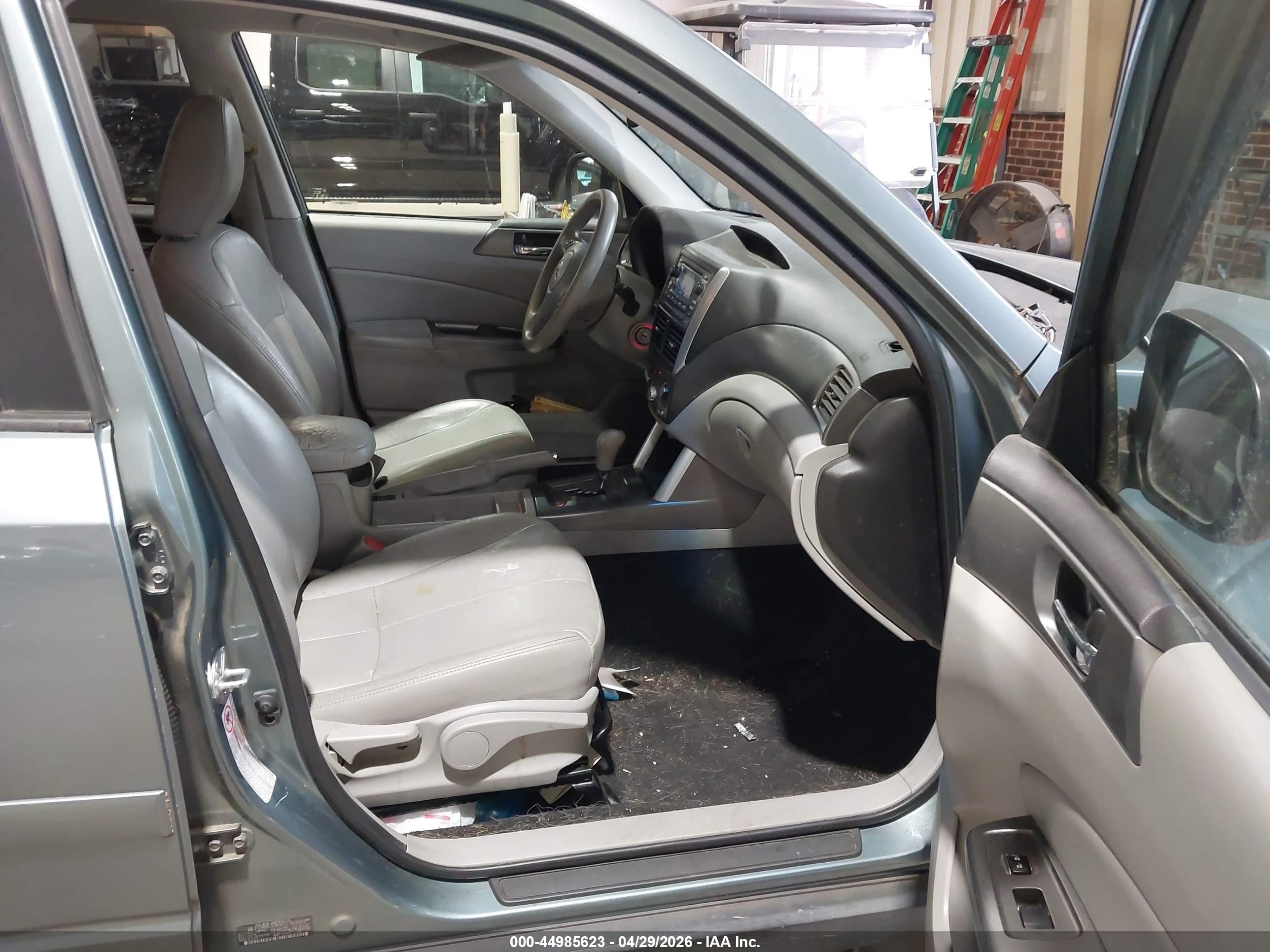 2012 Subaru Forester 2.5x Premium Blue vin: JF2SHBDC7CH434912